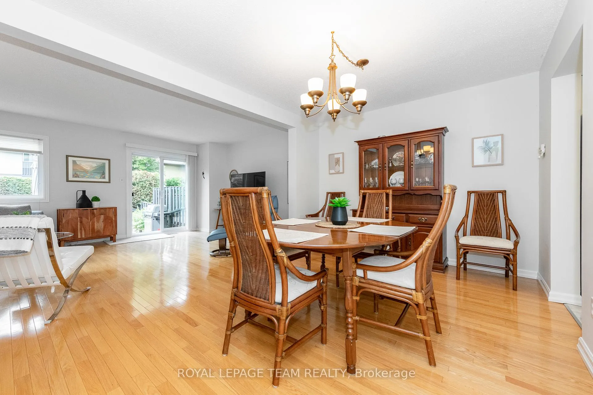 Photo 5 of 2604 Southvale Crescent S, Ottawa, Sheffield Glen/Industrial Park — HOMEH