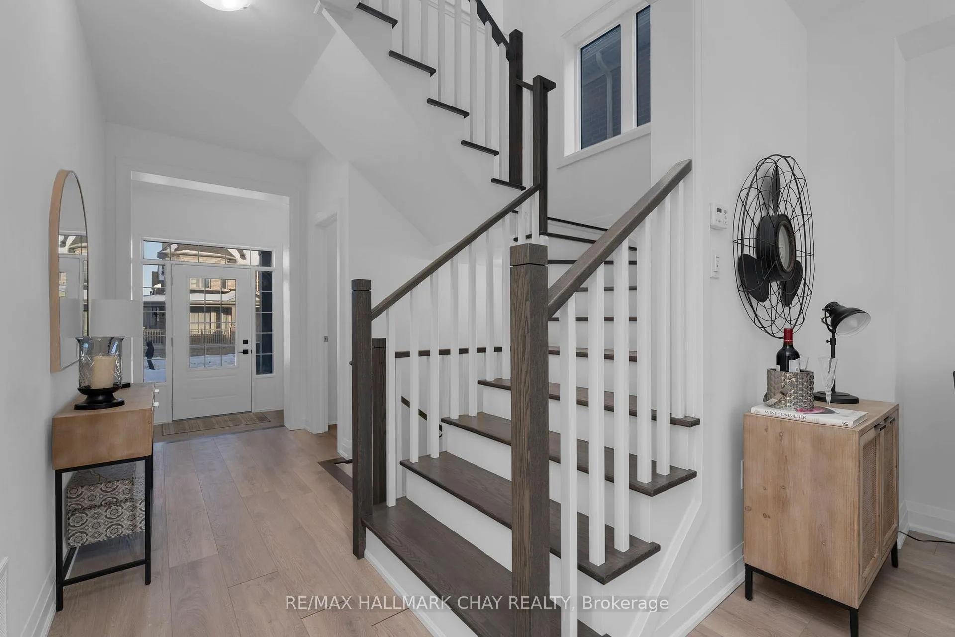 Photo 5 of 116 West Oak Trail, Barrie, Innis-Shore — HOMEH
