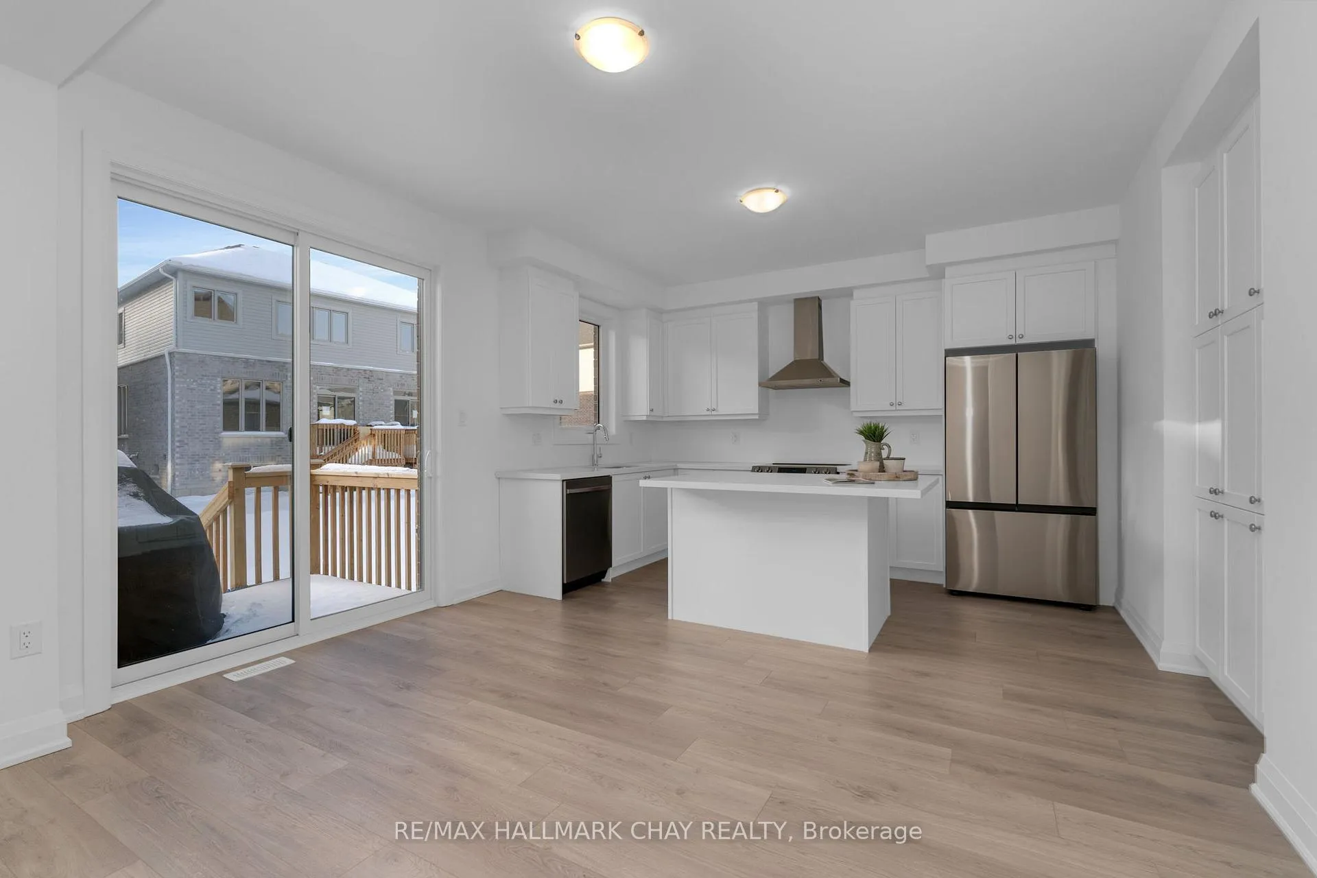 Photo 11 of 116 West Oak Trail, Barrie, Innis-Shore — HOMEH