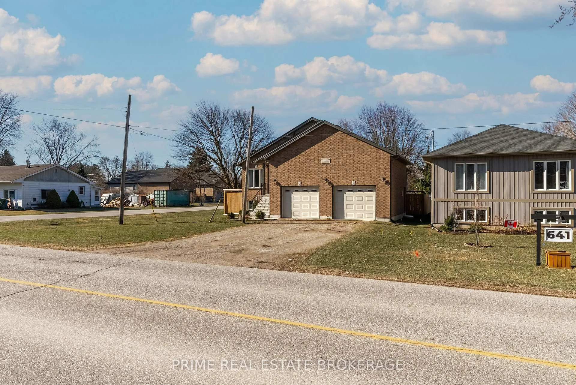 Photo 3 of 631 Main Street, Chatham-Kent, Bothwell — HOMEH