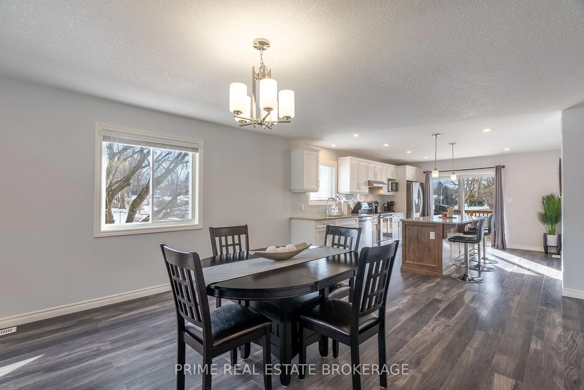 Photo 8 of 631 Main Street, Chatham-Kent, Bothwell — HOMEH