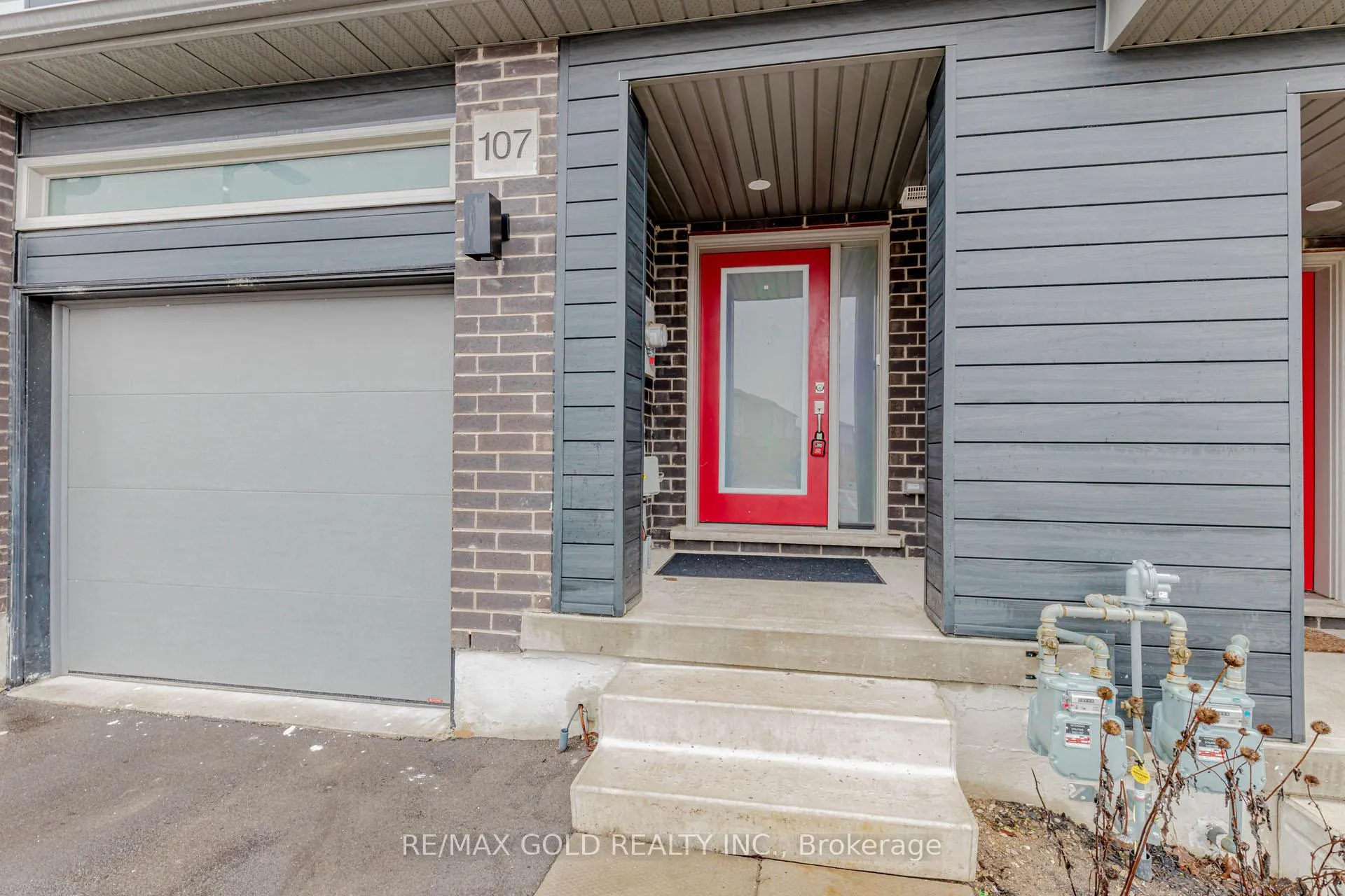 Photo 2 of 107 Pony Way, Kitchener — HOMEH