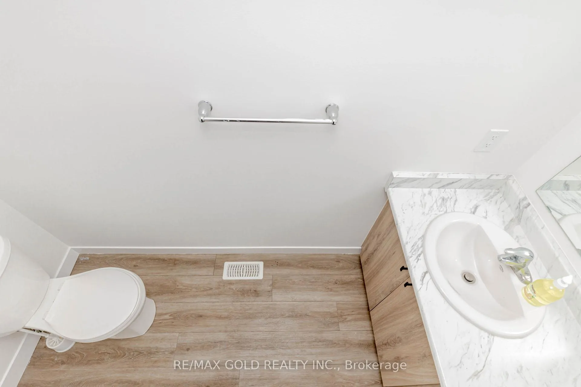 Photo 17 of 107 Pony Way, Kitchener — HOMEH