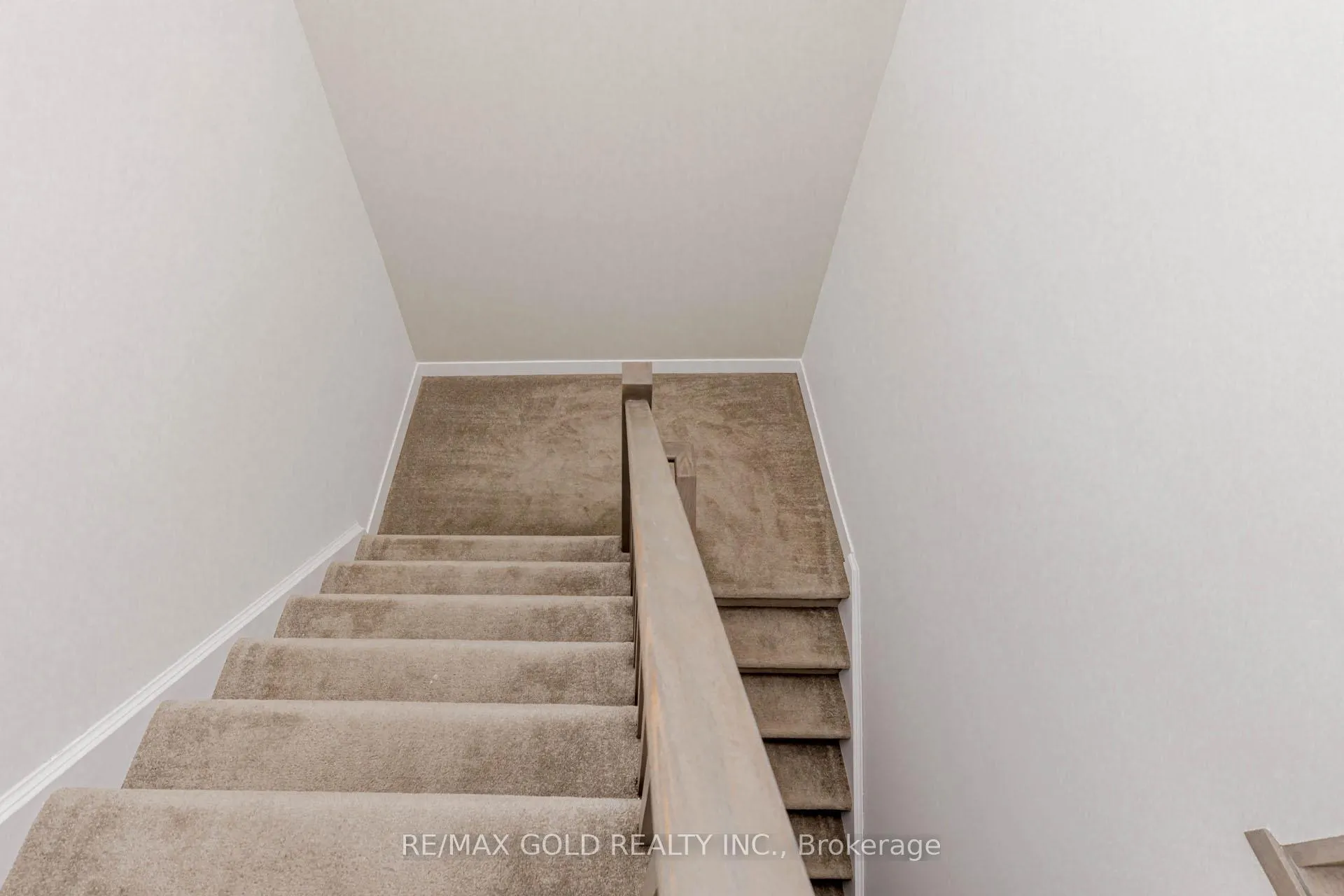 Photo 18 of 107 Pony Way, Kitchener — HOMEH