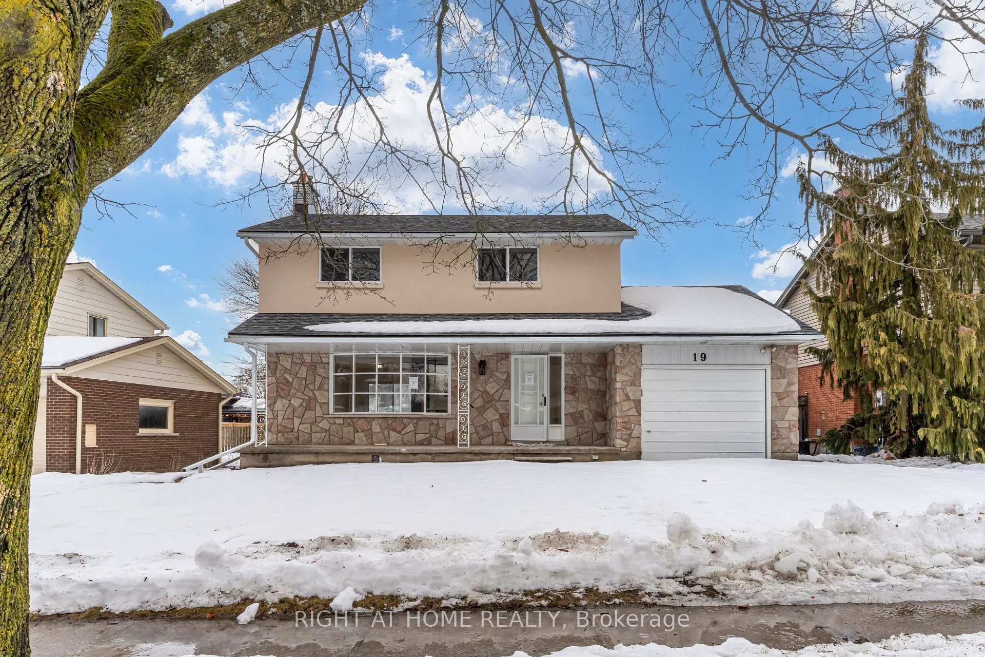 Photo 1 of 19 Niagara Road, Kitchener — HOMEH