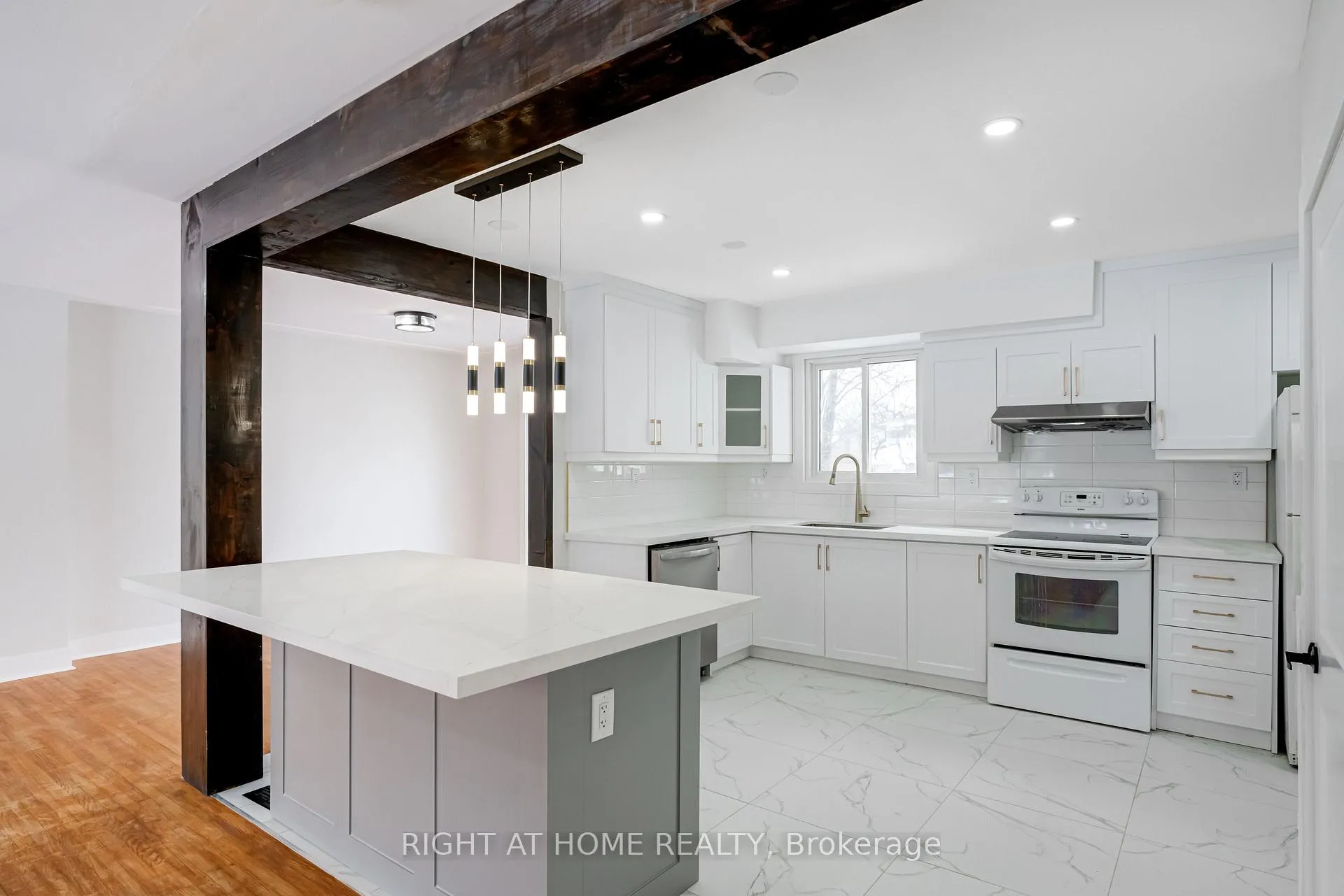 Photo 5 of 19 Niagara Road, Kitchener — HOMEH