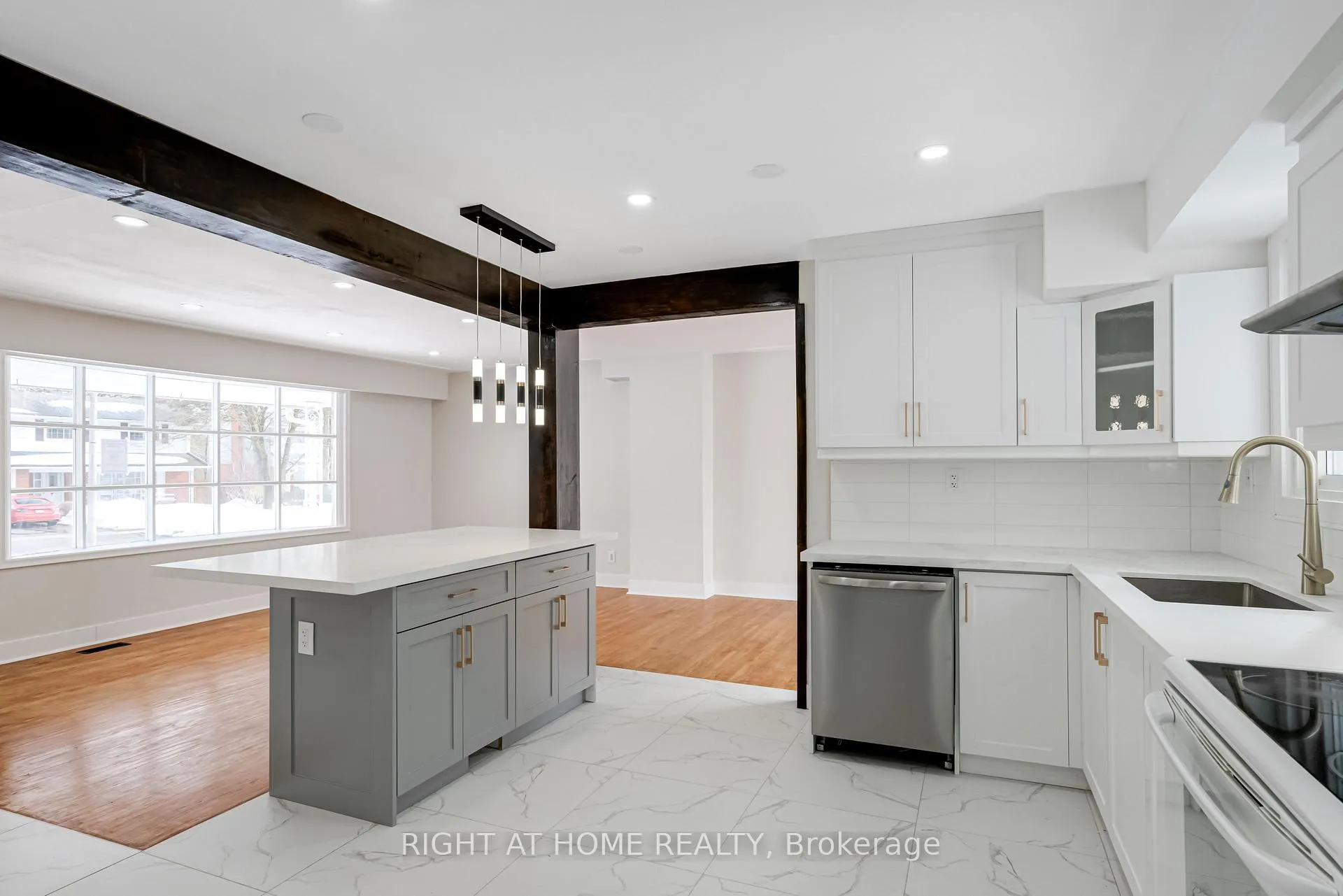 Photo 6 of 19 Niagara Road, Kitchener — HOMEH