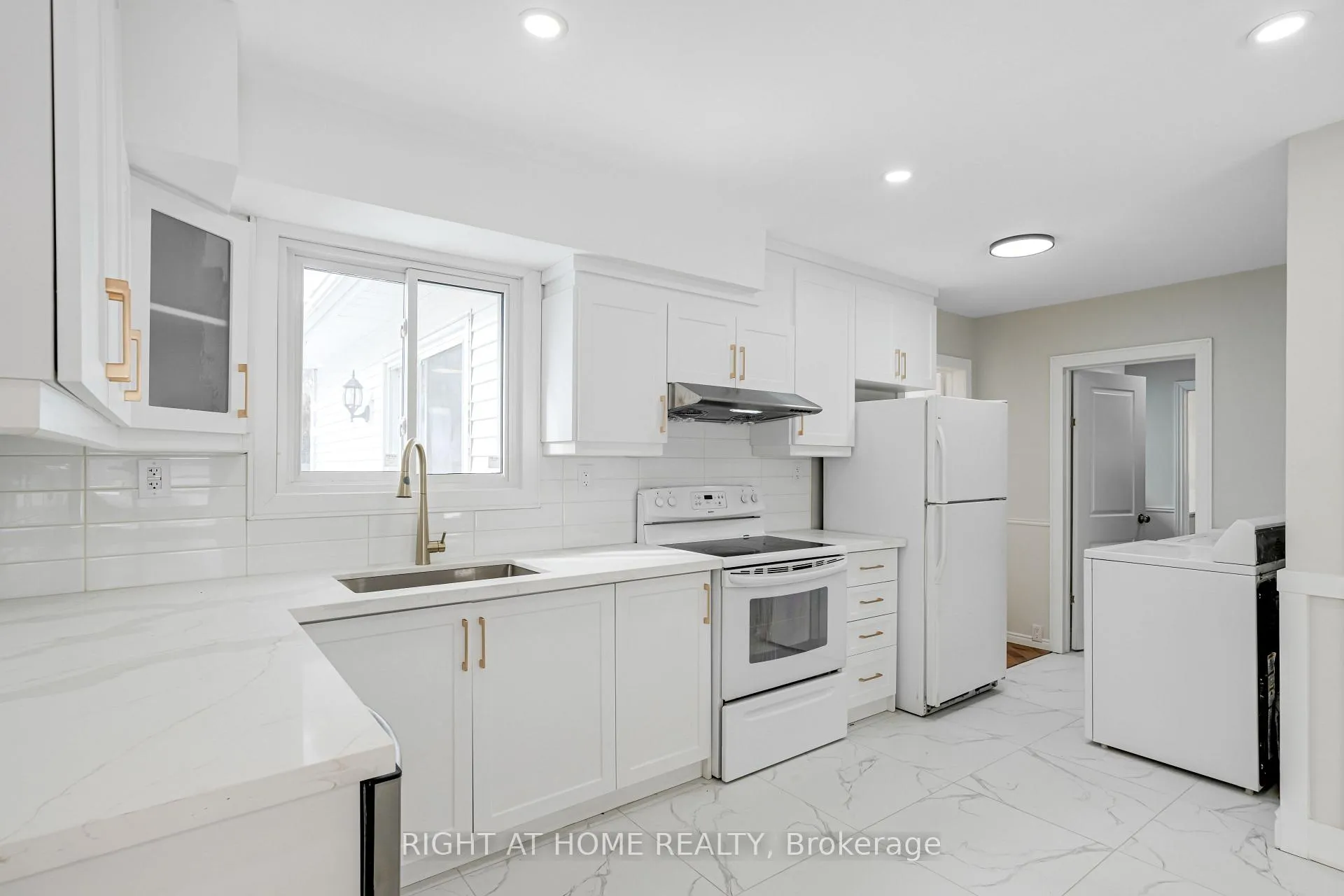 Photo 7 of 19 Niagara Road, Kitchener — HOMEH