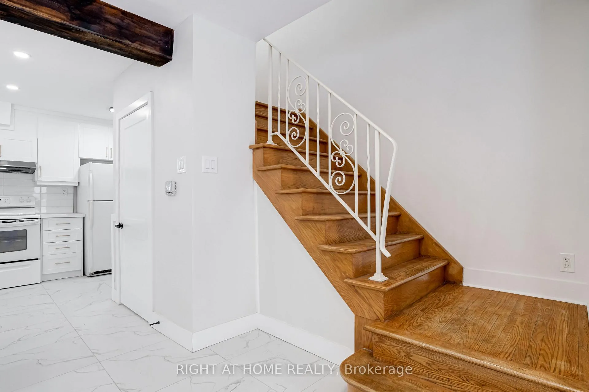 Photo 9 of 19 Niagara Road, Kitchener — HOMEH