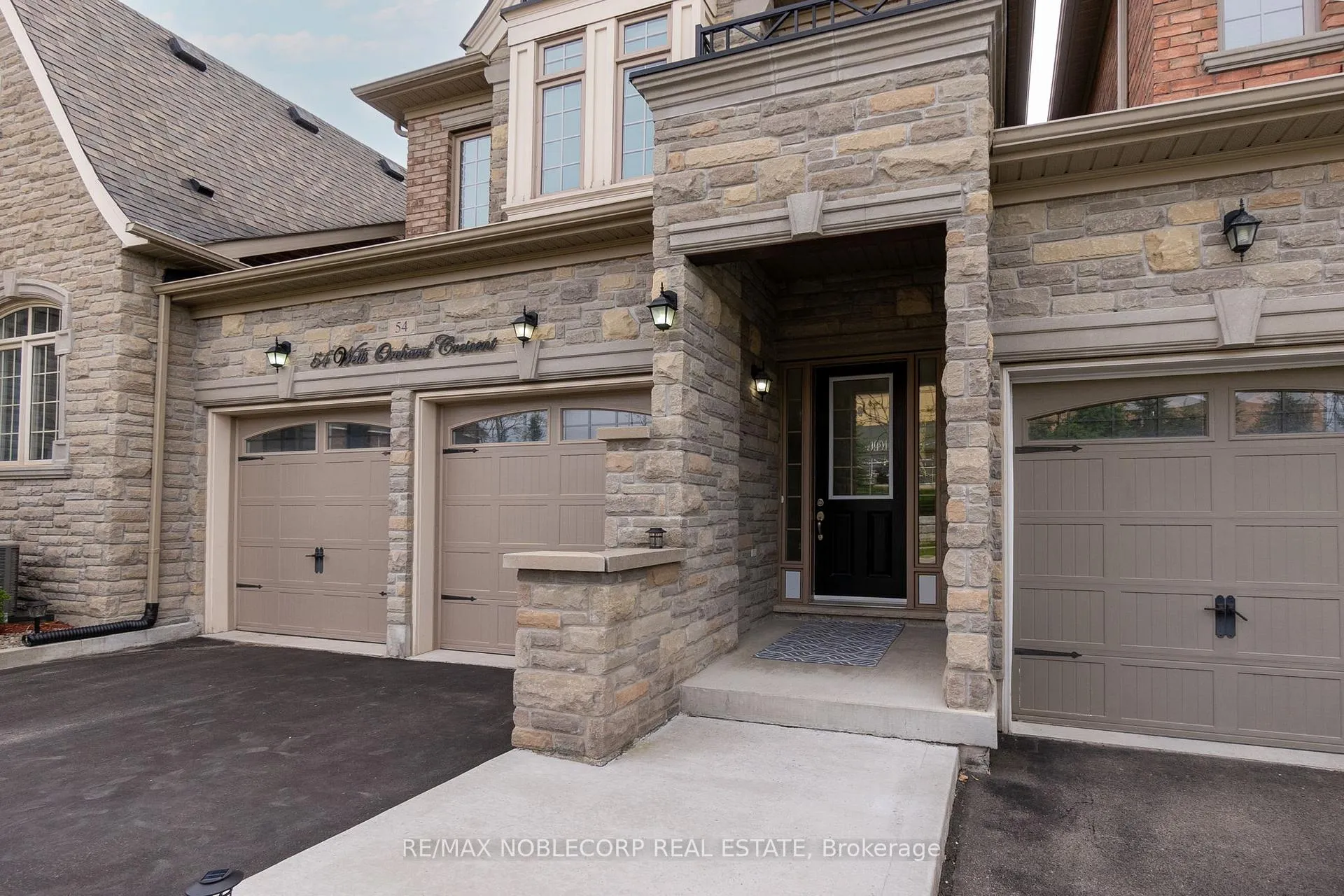 Photo 3 of 54 Wells Orchard Crescent, King, King City — HOMEH