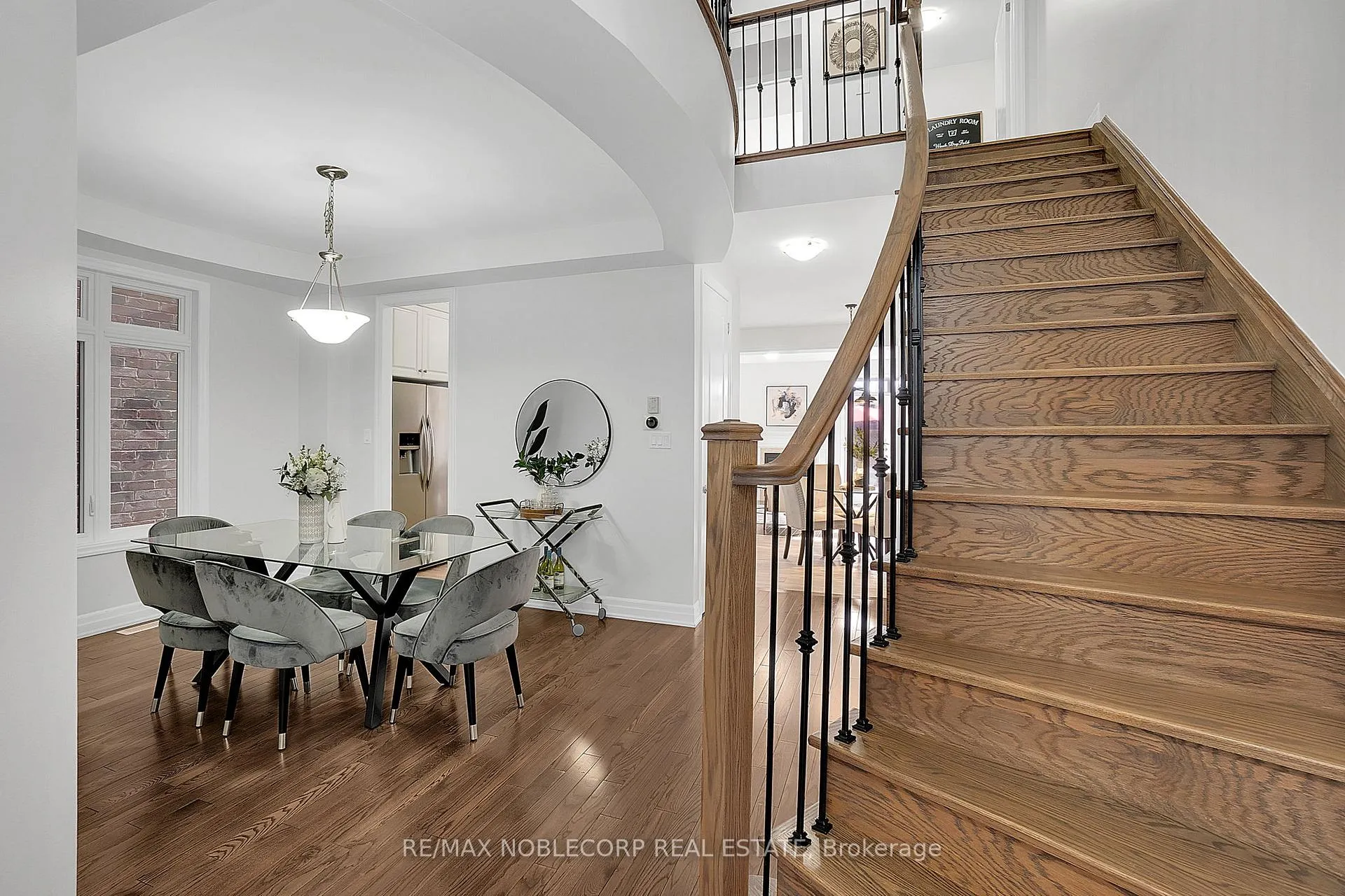 Photo 5 of 54 Wells Orchard Crescent, King, King City — HOMEH