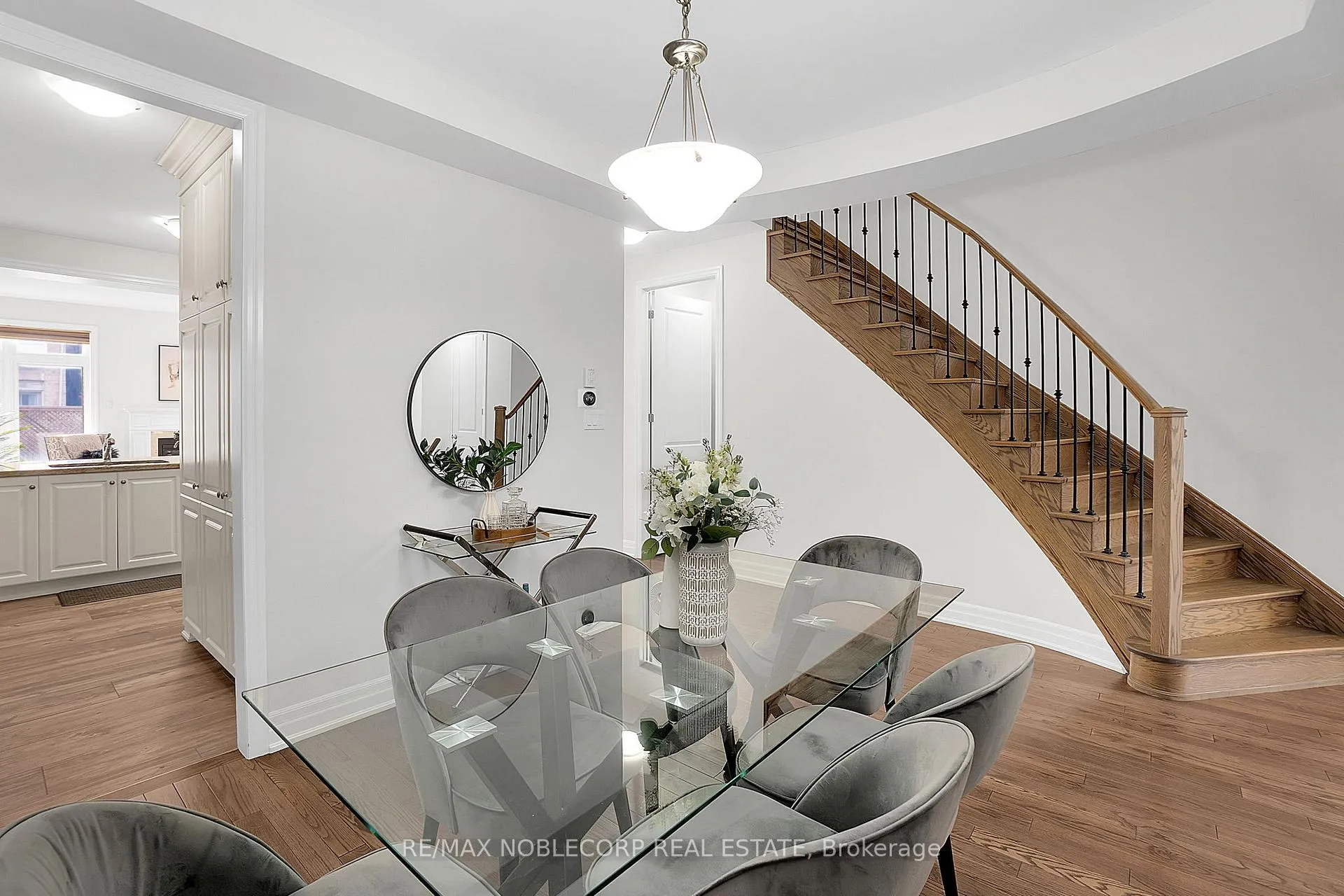 Photo 7 of 54 Wells Orchard Crescent, King, King City — HOMEH