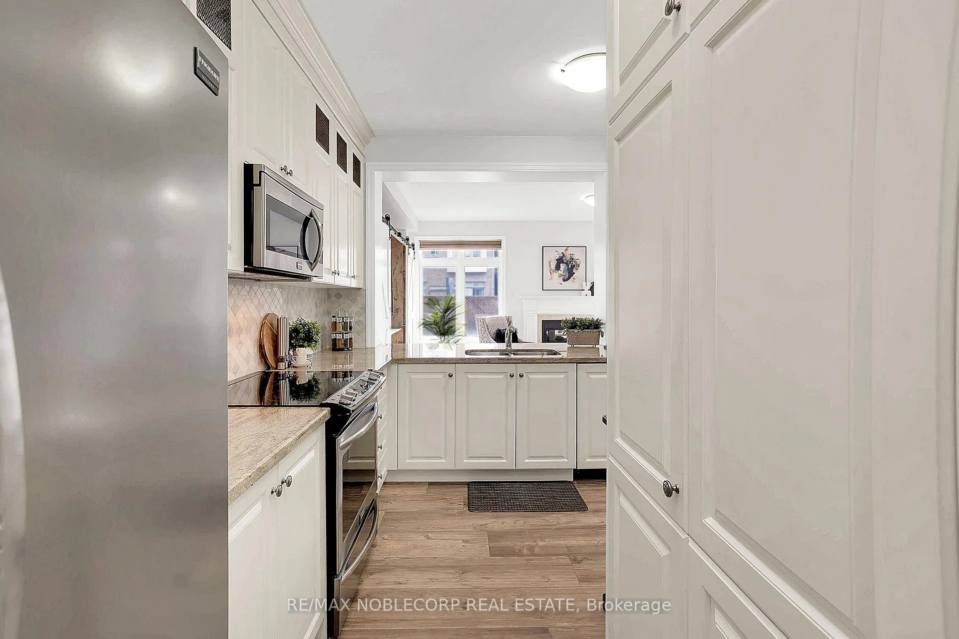Photo 9 of 54 Wells Orchard Crescent, King, King City — HOMEH