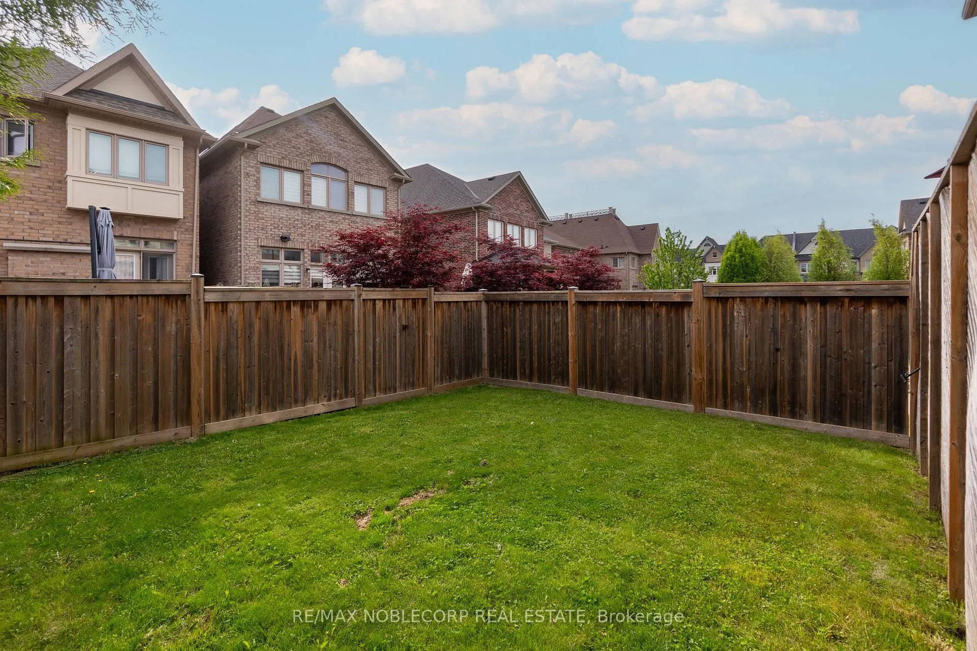 Photo 37 of 54 Wells Orchard Crescent, King, King City — HOMEH