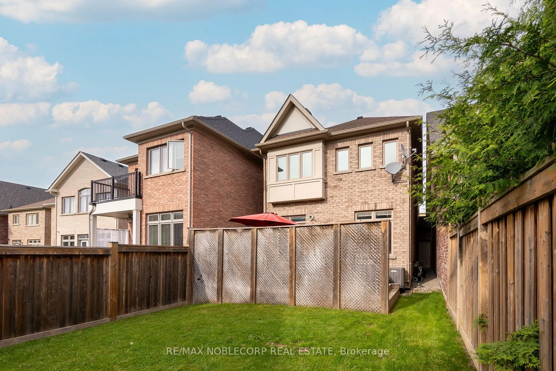 Photo 38 of 54 Wells Orchard Crescent, King, King City — HOMEH