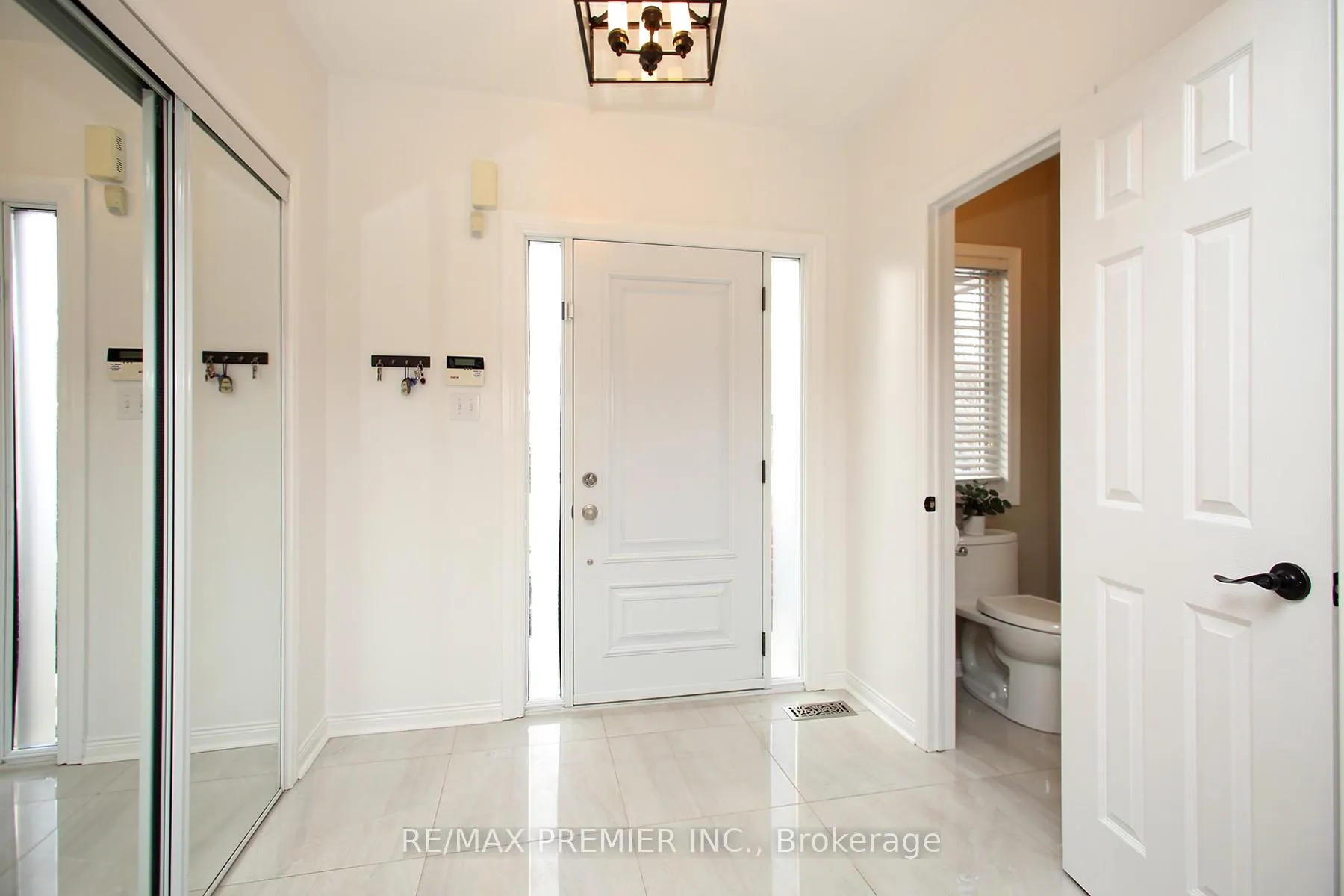 Photo 3 of 45 Dylan Street, Vaughan, Vellore Village — HOMEH