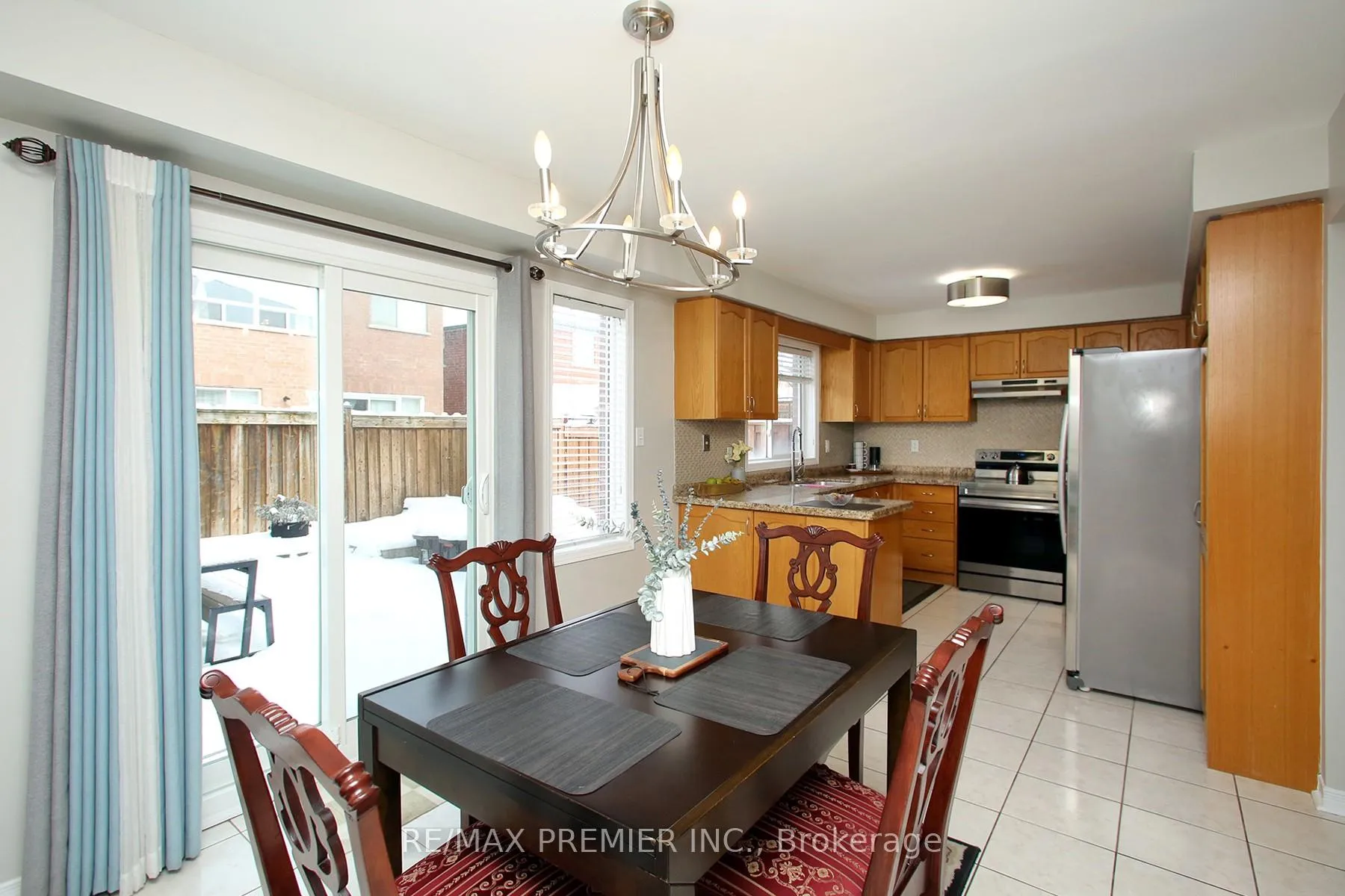 Photo 4 of 45 Dylan Street, Vaughan, Vellore Village — HOMEH