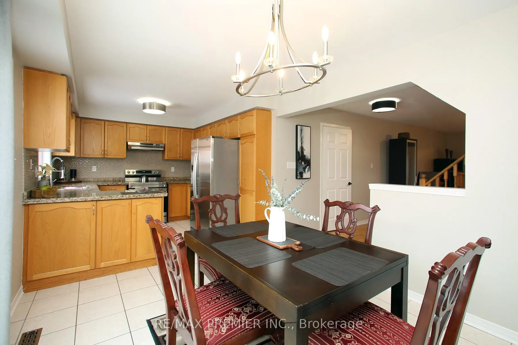 Photo 5 of 45 Dylan Street, Vaughan, Vellore Village — HOMEH