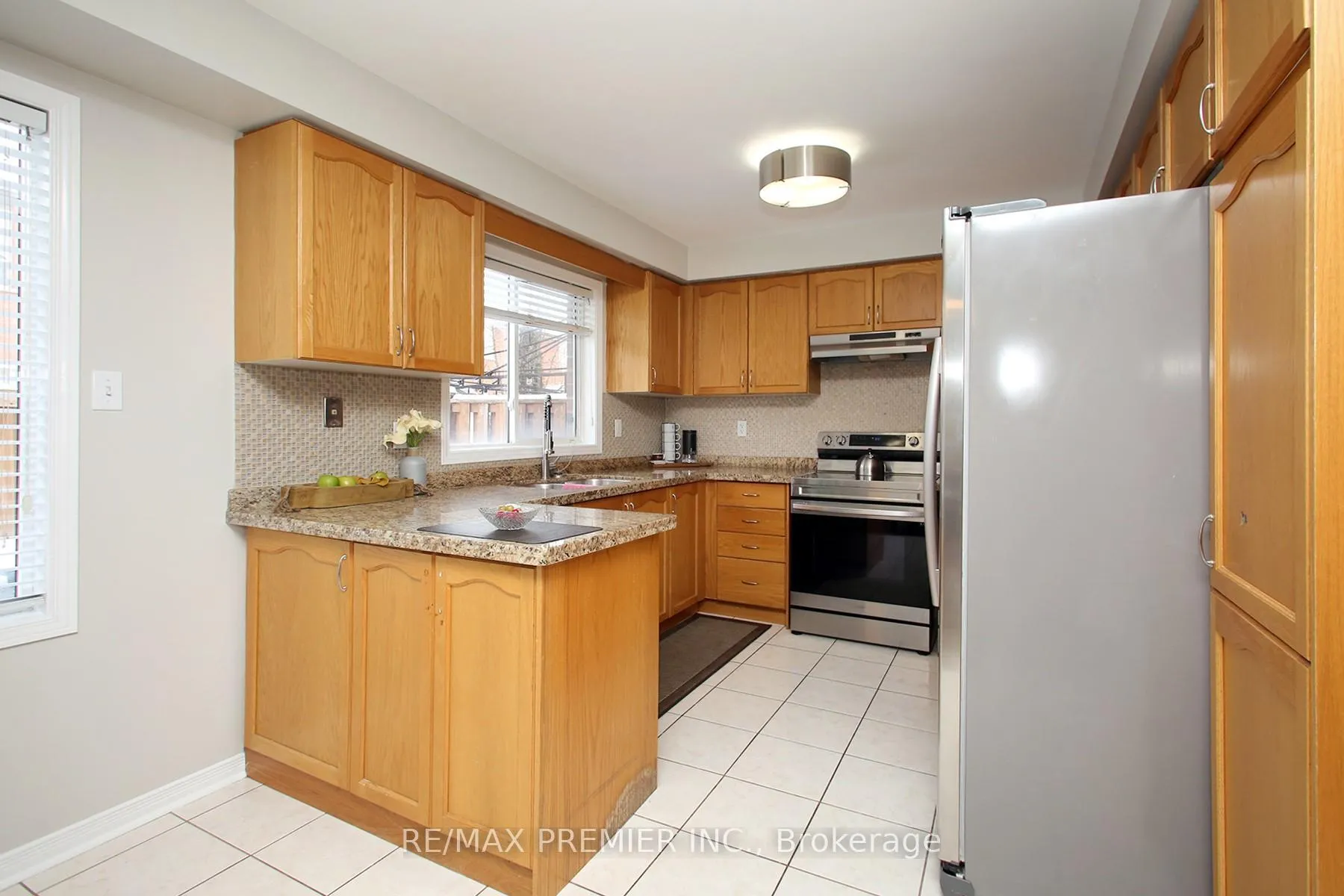 Photo 8 of 45 Dylan Street, Vaughan, Vellore Village — HOMEH