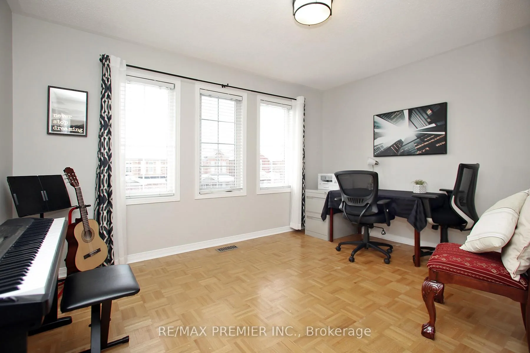 Photo 10 of 45 Dylan Street, Vaughan, Vellore Village — HOMEH
