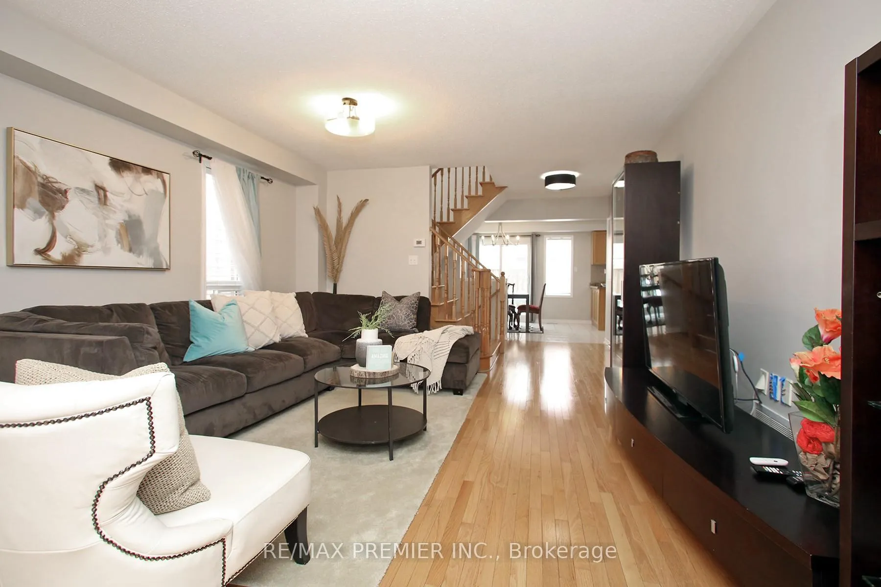Photo 11 of 45 Dylan Street, Vaughan, Vellore Village — HOMEH