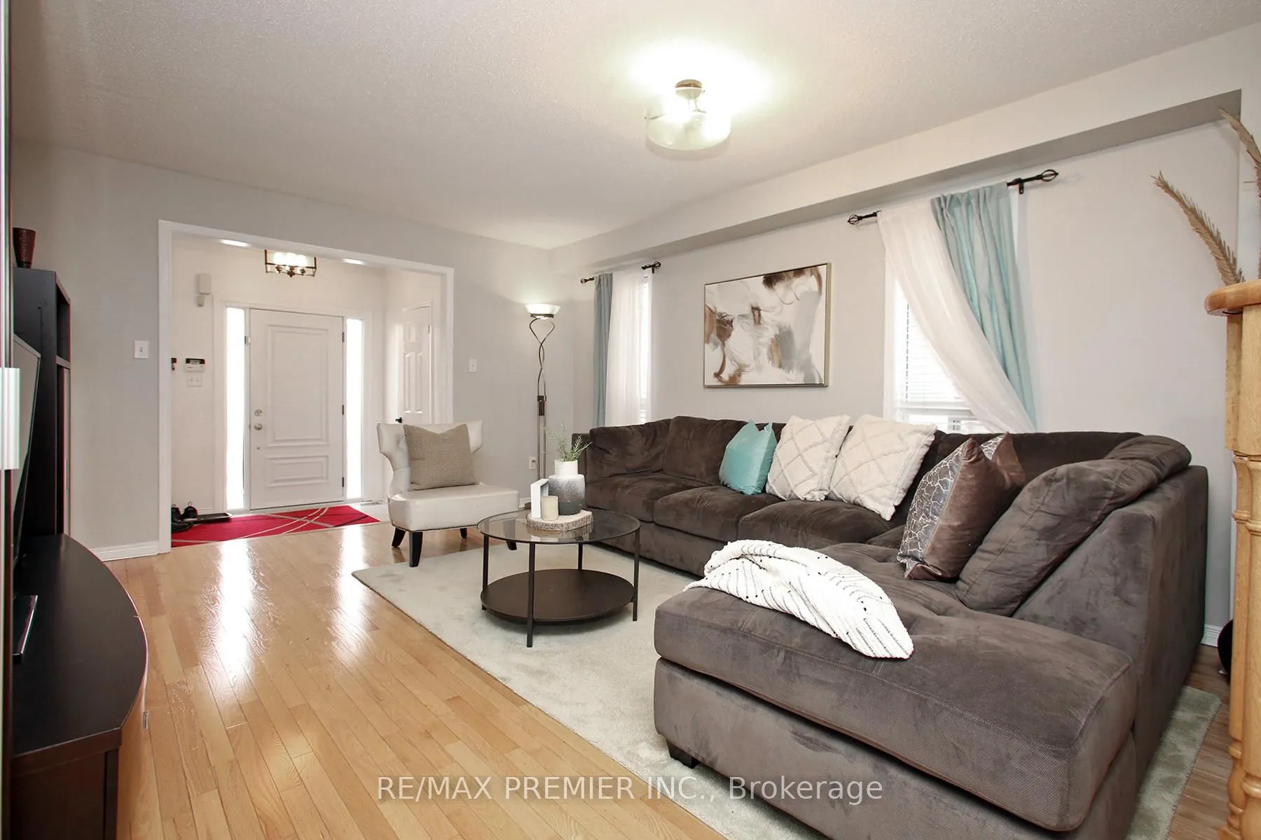 Photo 12 of 45 Dylan Street, Vaughan, Vellore Village — HOMEH