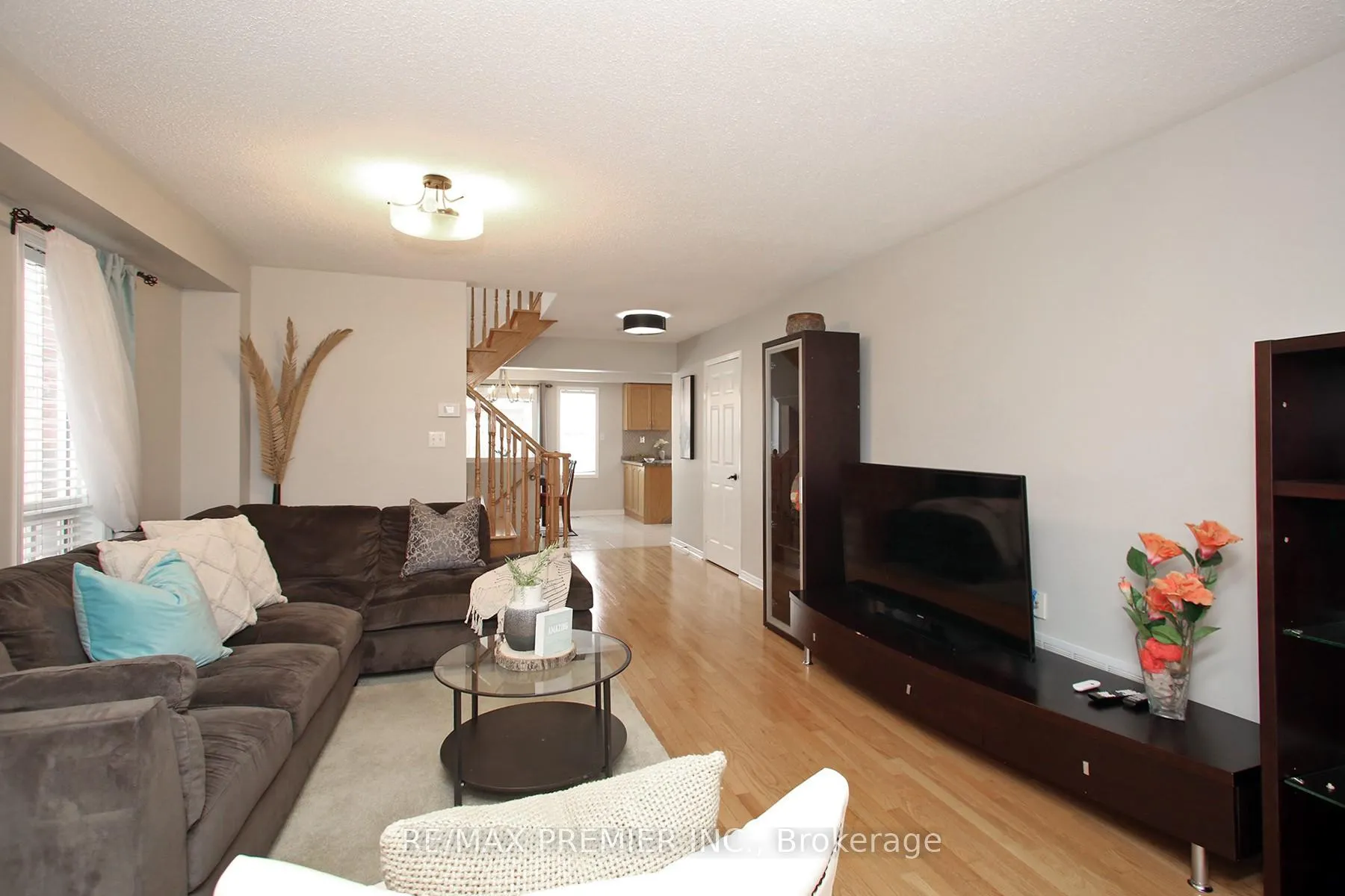 Photo 13 of 45 Dylan Street, Vaughan, Vellore Village — HOMEH