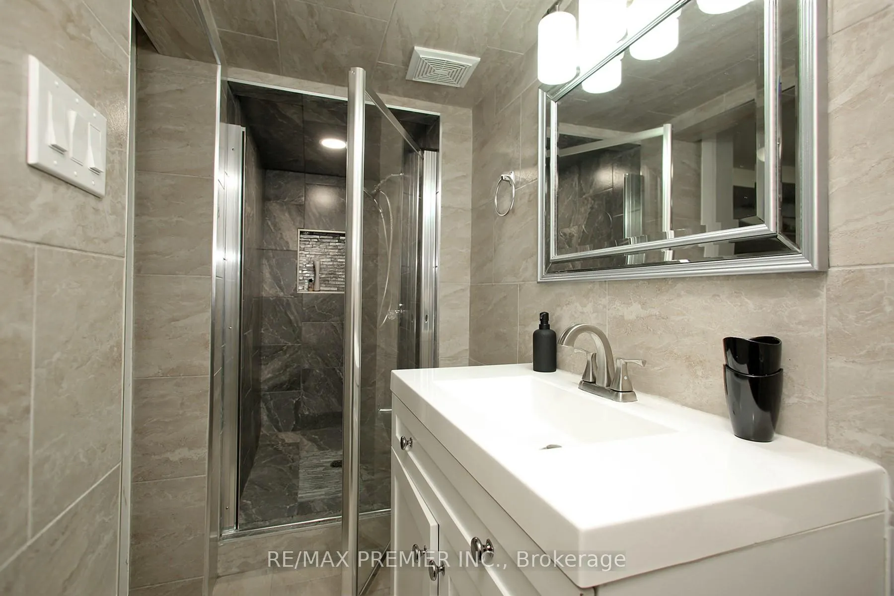 Photo 20 of 45 Dylan Street, Vaughan, Vellore Village — HOMEH