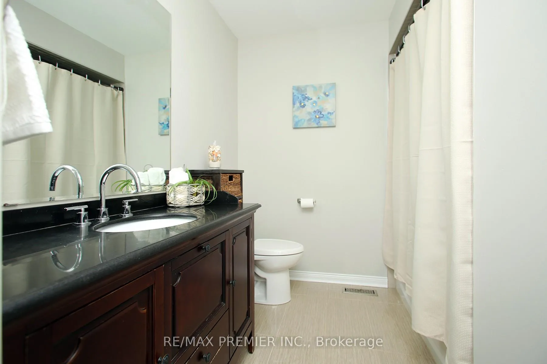 Photo 24 of 45 Dylan Street, Vaughan, Vellore Village — HOMEH