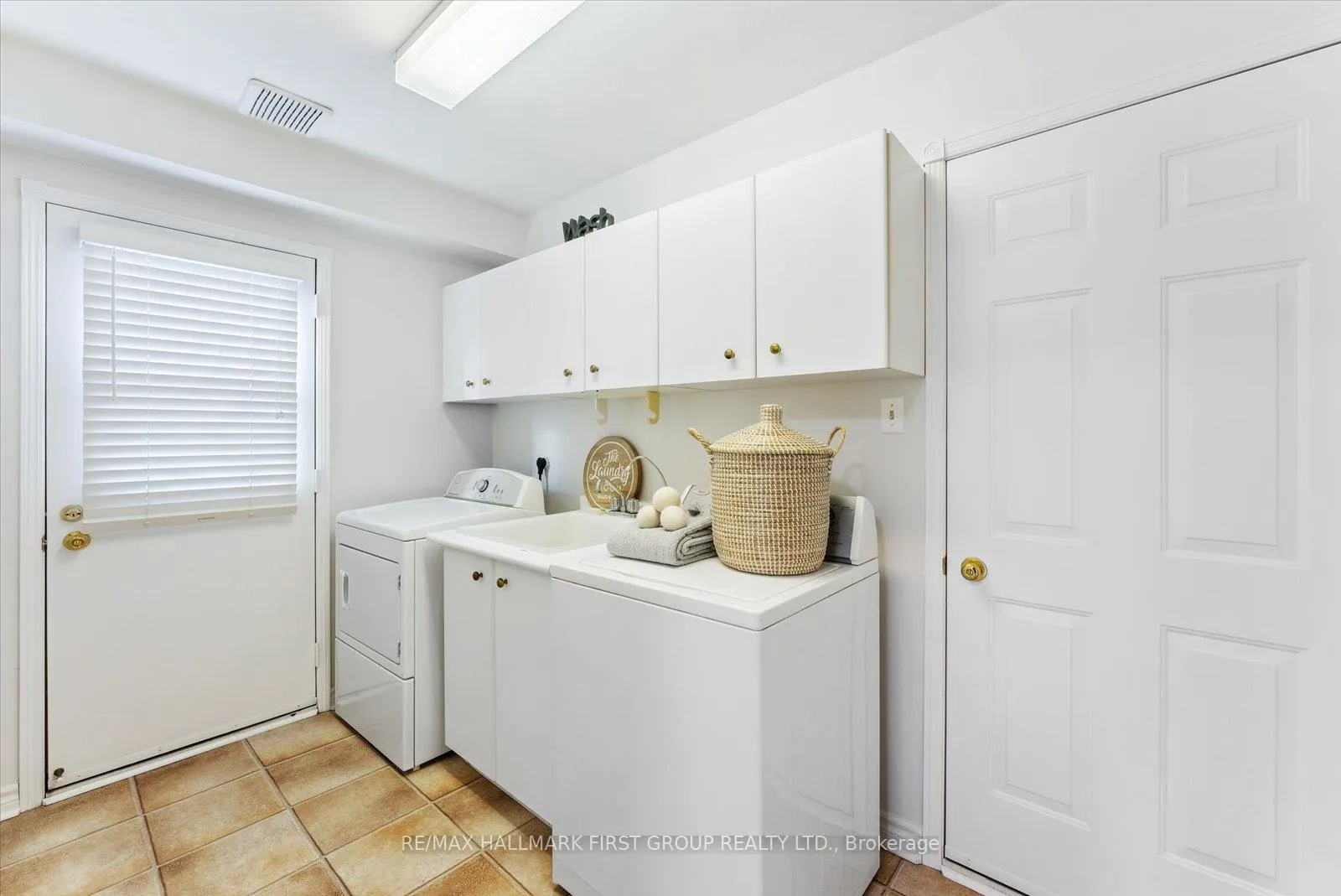Photo 7 of 107 Erickson Drive, Whitby, Blue Grass Meadows — HOMEH
