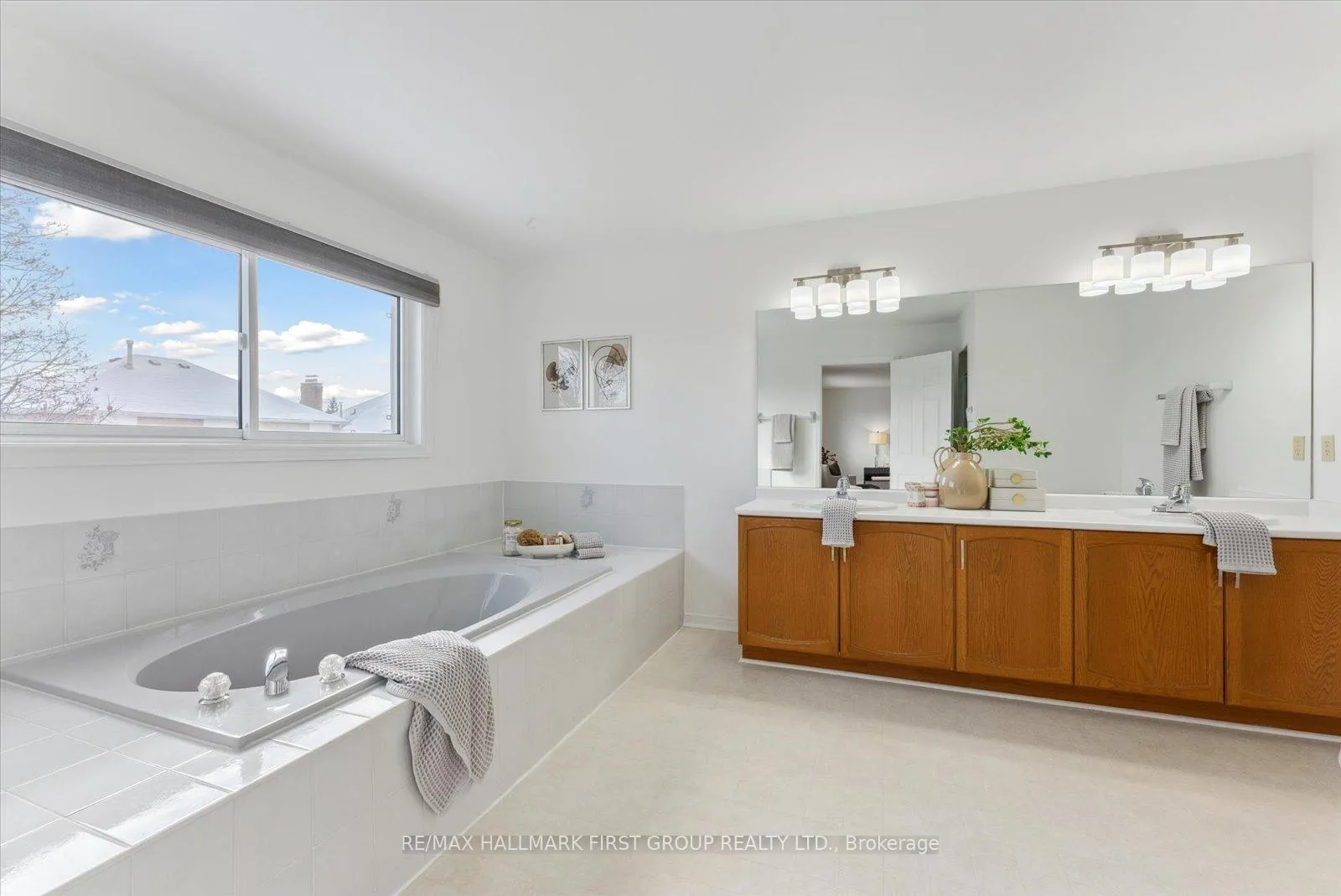 Photo 11 of 107 Erickson Drive, Whitby, Blue Grass Meadows — HOMEH