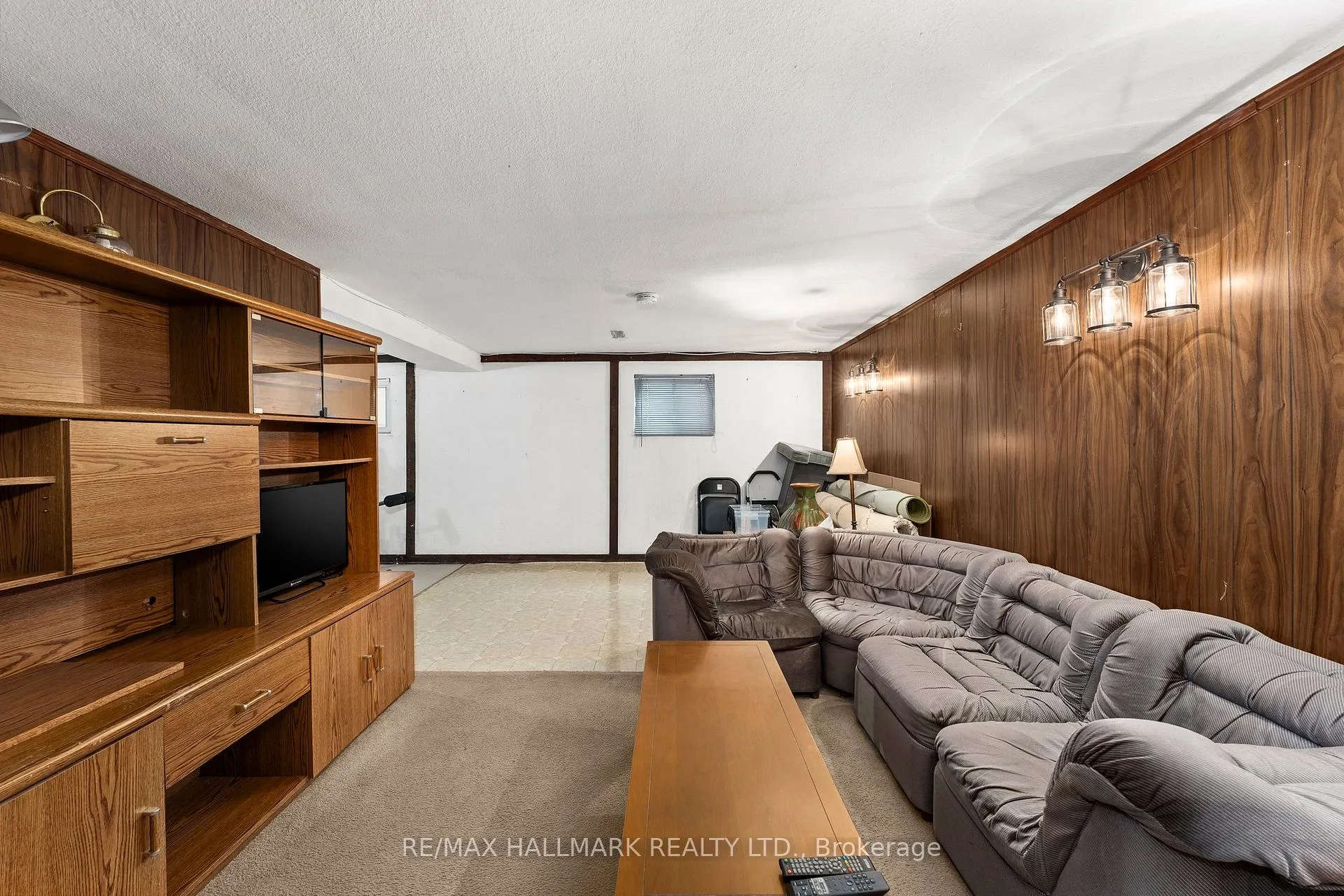Photo 12 of 239 Archdekin Drive, Brampton, Madoc — HOMEH