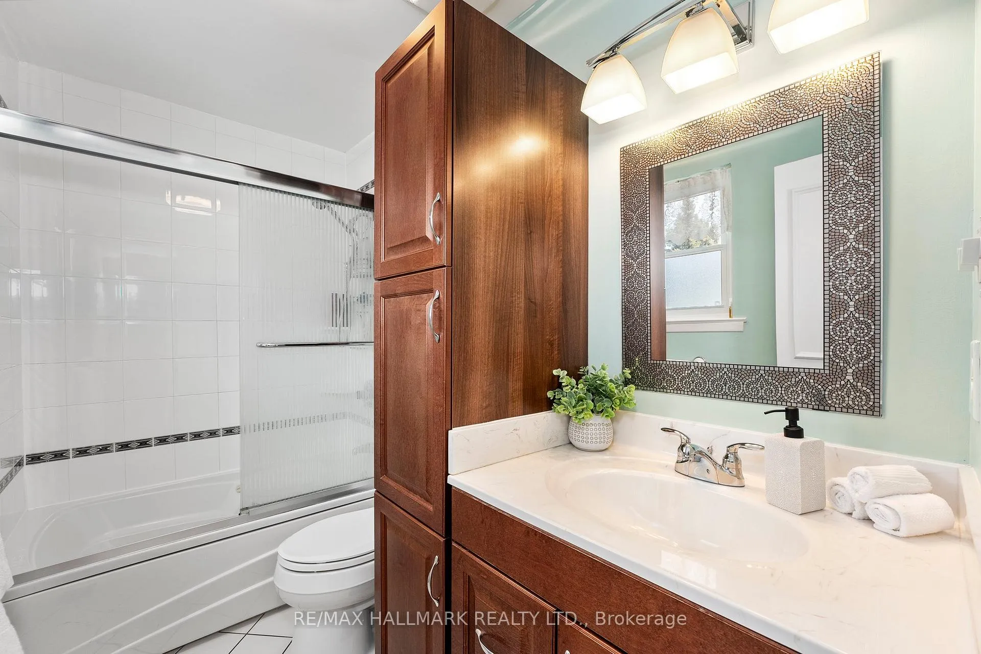Photo 18 of 239 Archdekin Drive, Brampton, Madoc — HOMEH