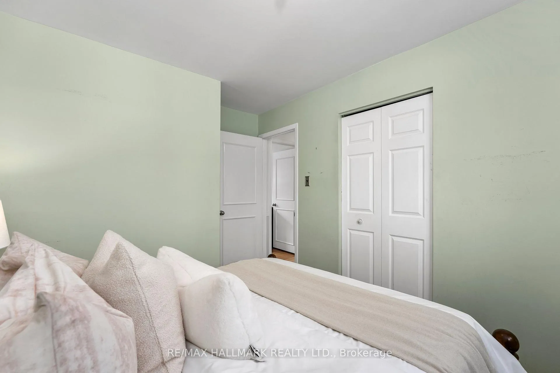Photo 21 of 239 Archdekin Drive, Brampton, Madoc — HOMEH