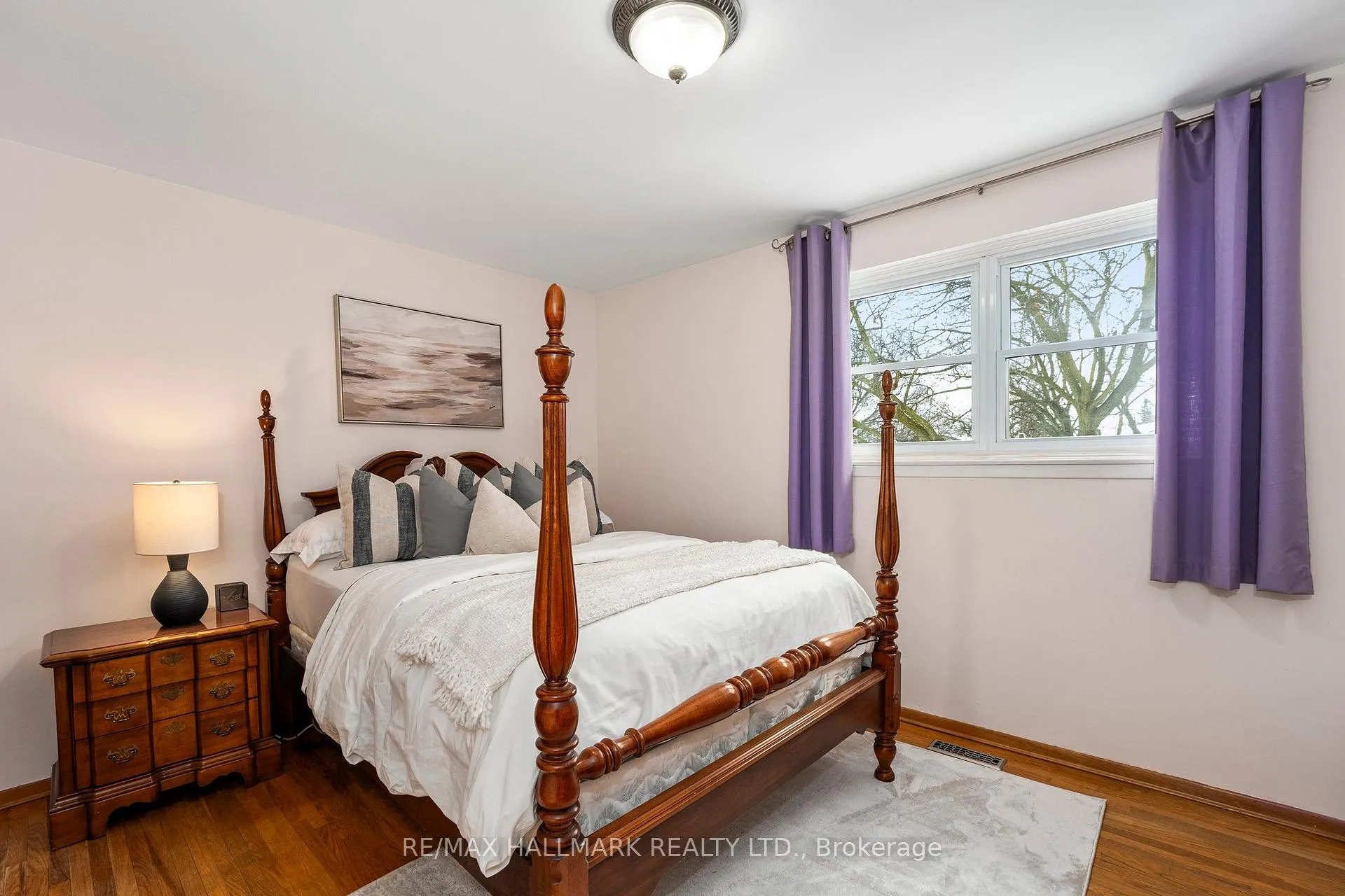 Photo 22 of 239 Archdekin Drive, Brampton, Madoc — HOMEH