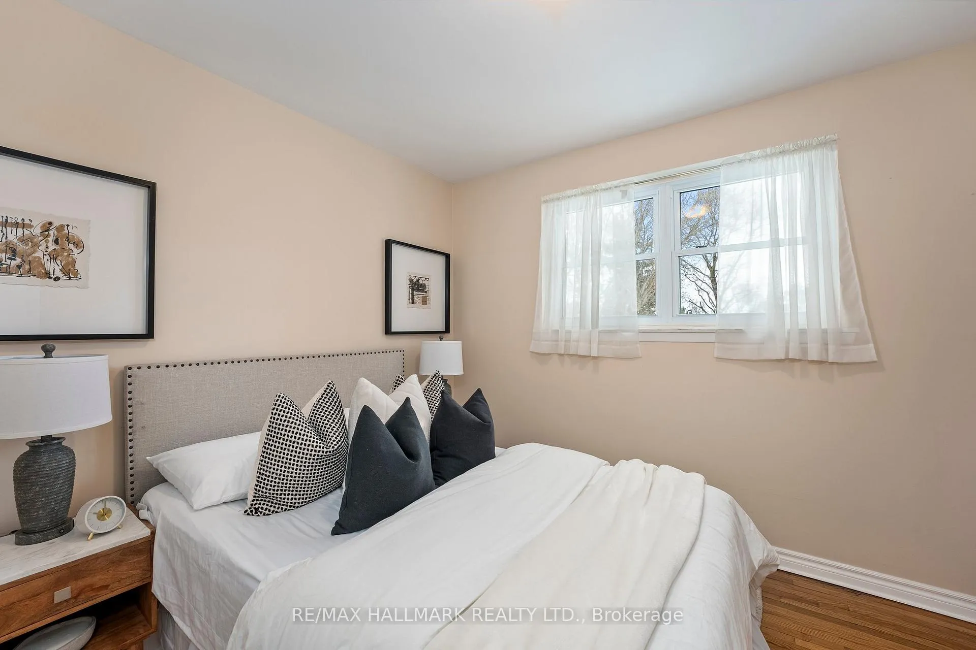 Photo 24 of 239 Archdekin Drive, Brampton, Madoc — HOMEH