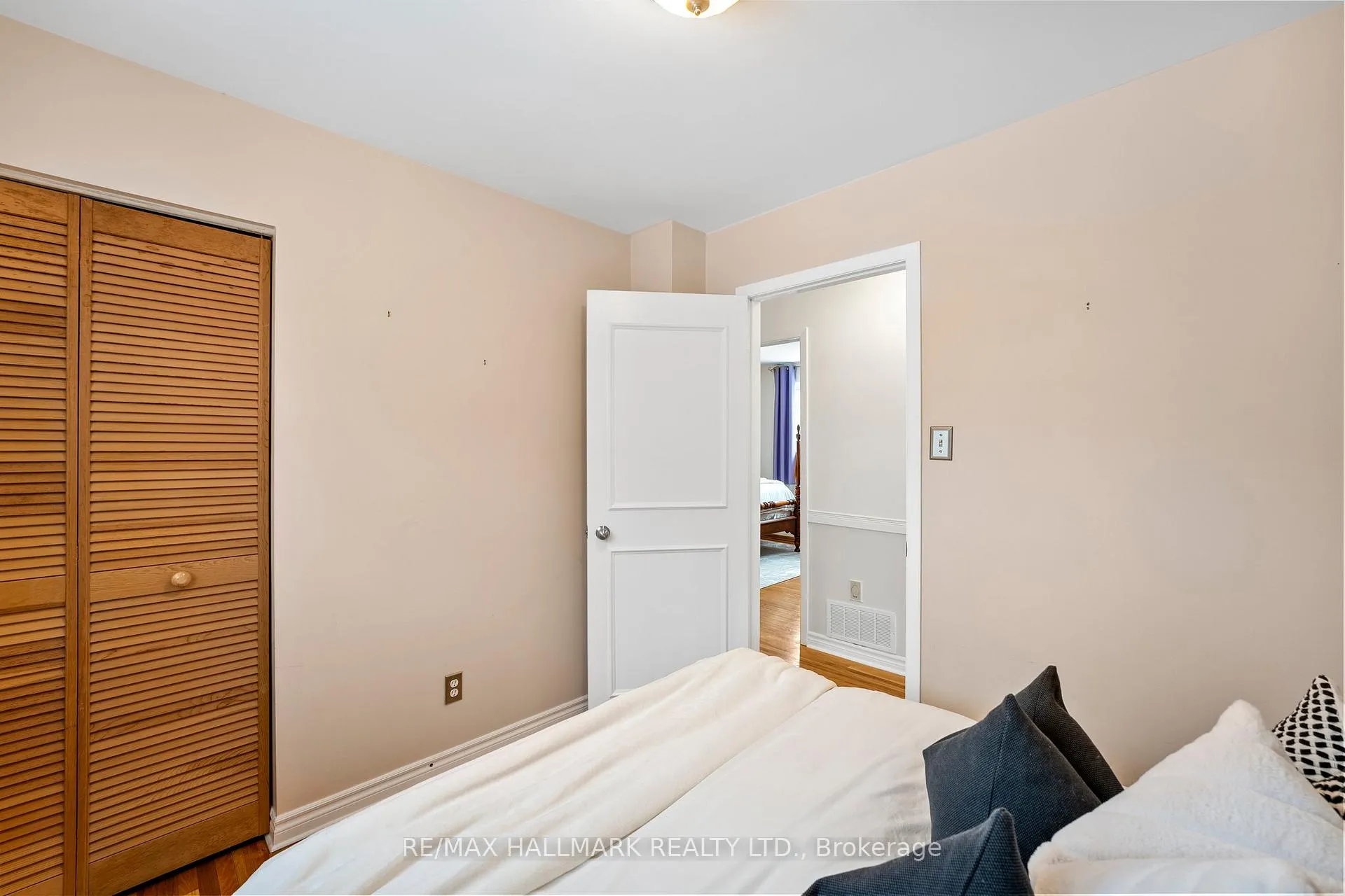 Photo 25 of 239 Archdekin Drive, Brampton, Madoc — HOMEH