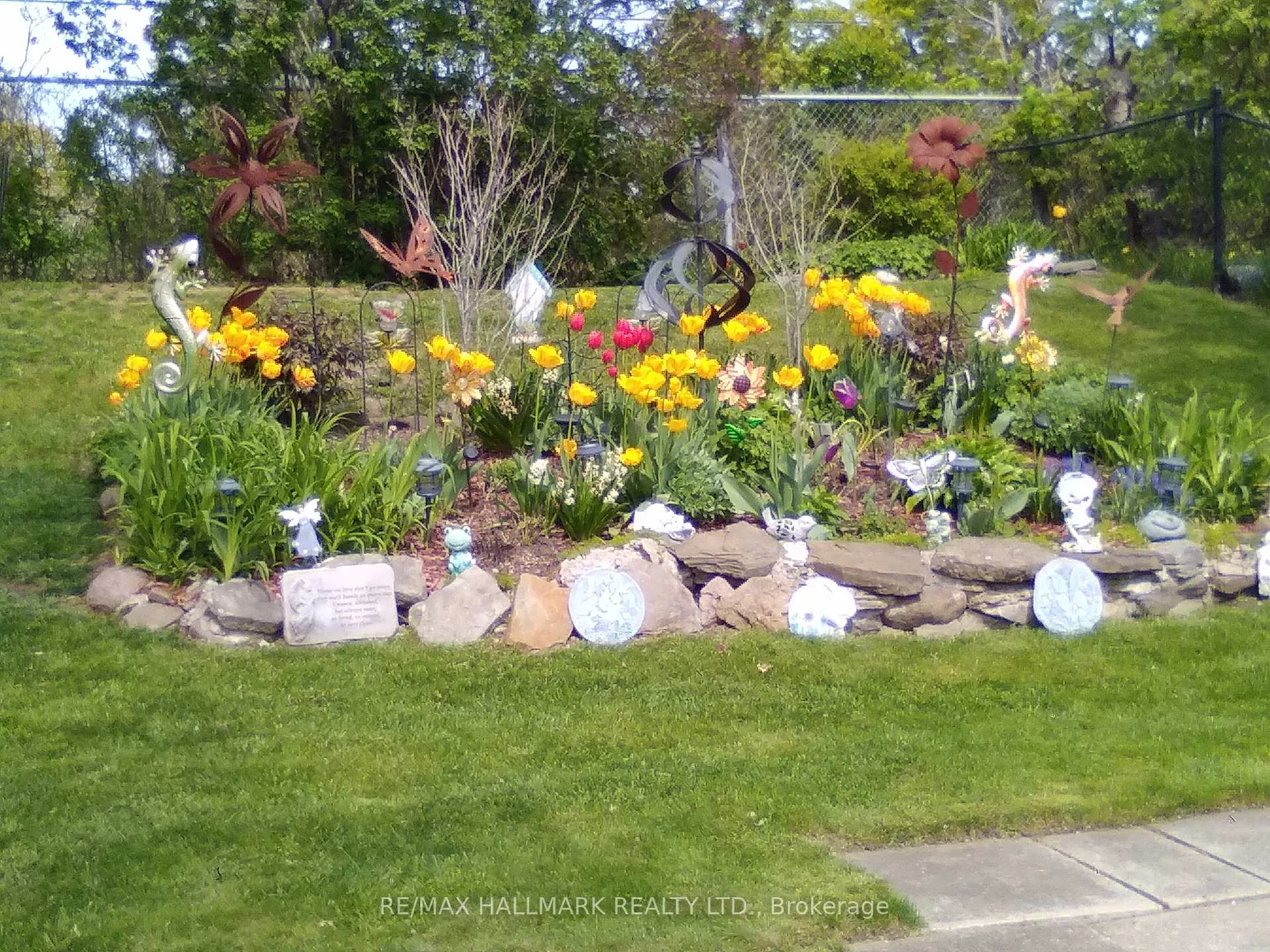 Photo 28 of 239 Archdekin Drive, Brampton, Madoc — HOMEH