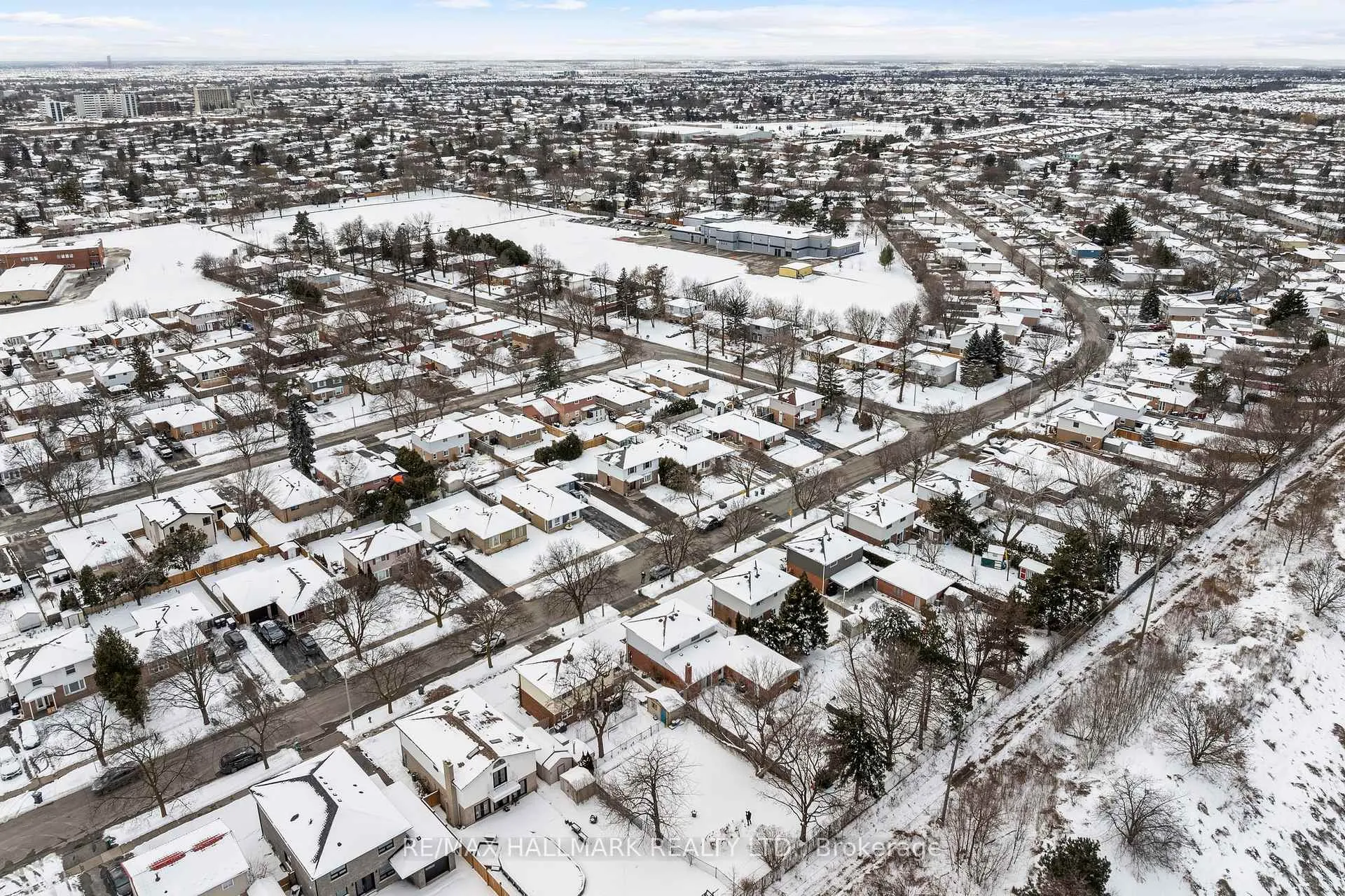 Photo 34 of 239 Archdekin Drive, Brampton, Madoc — HOMEH