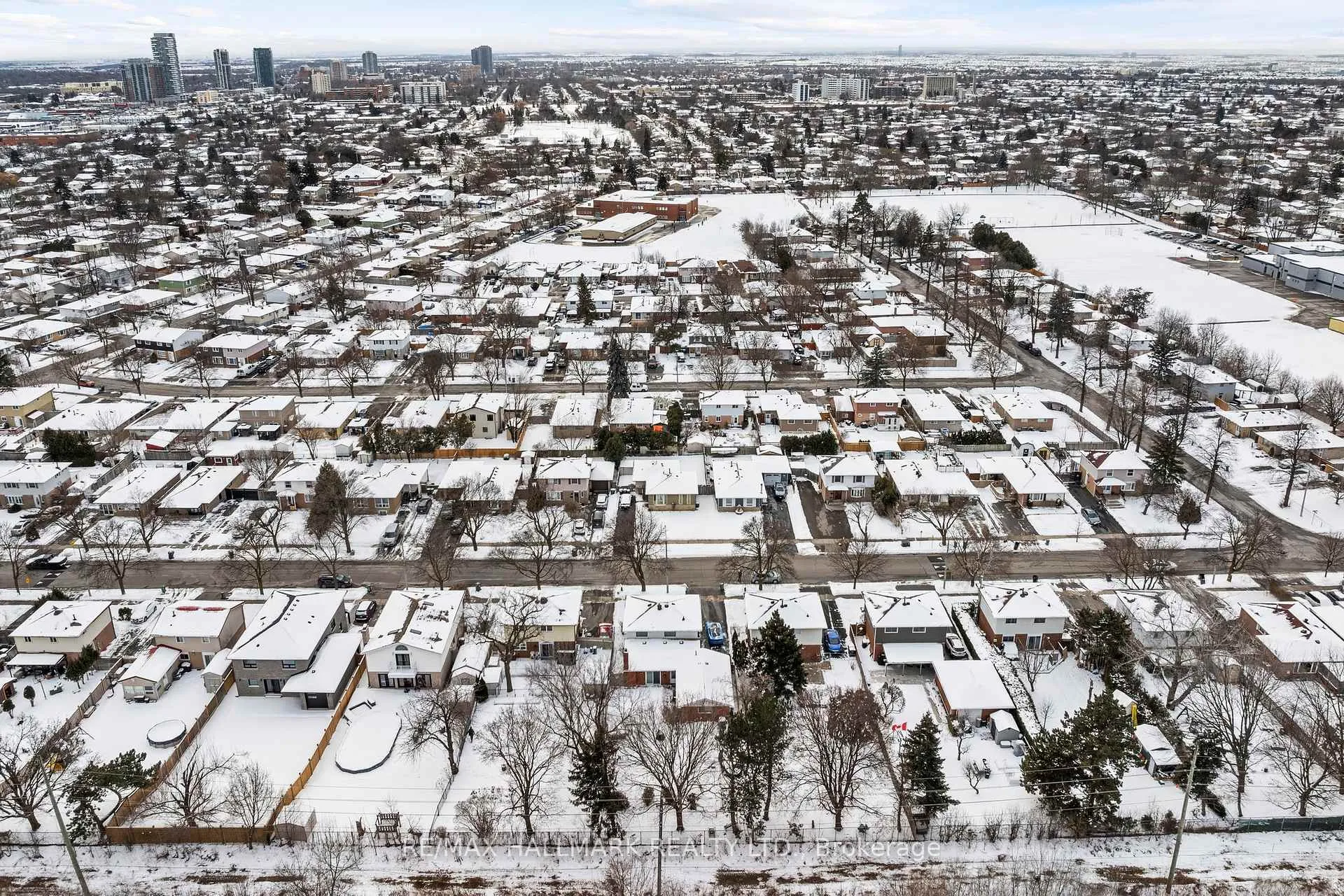Photo 35 of 239 Archdekin Drive, Brampton, Madoc — HOMEH