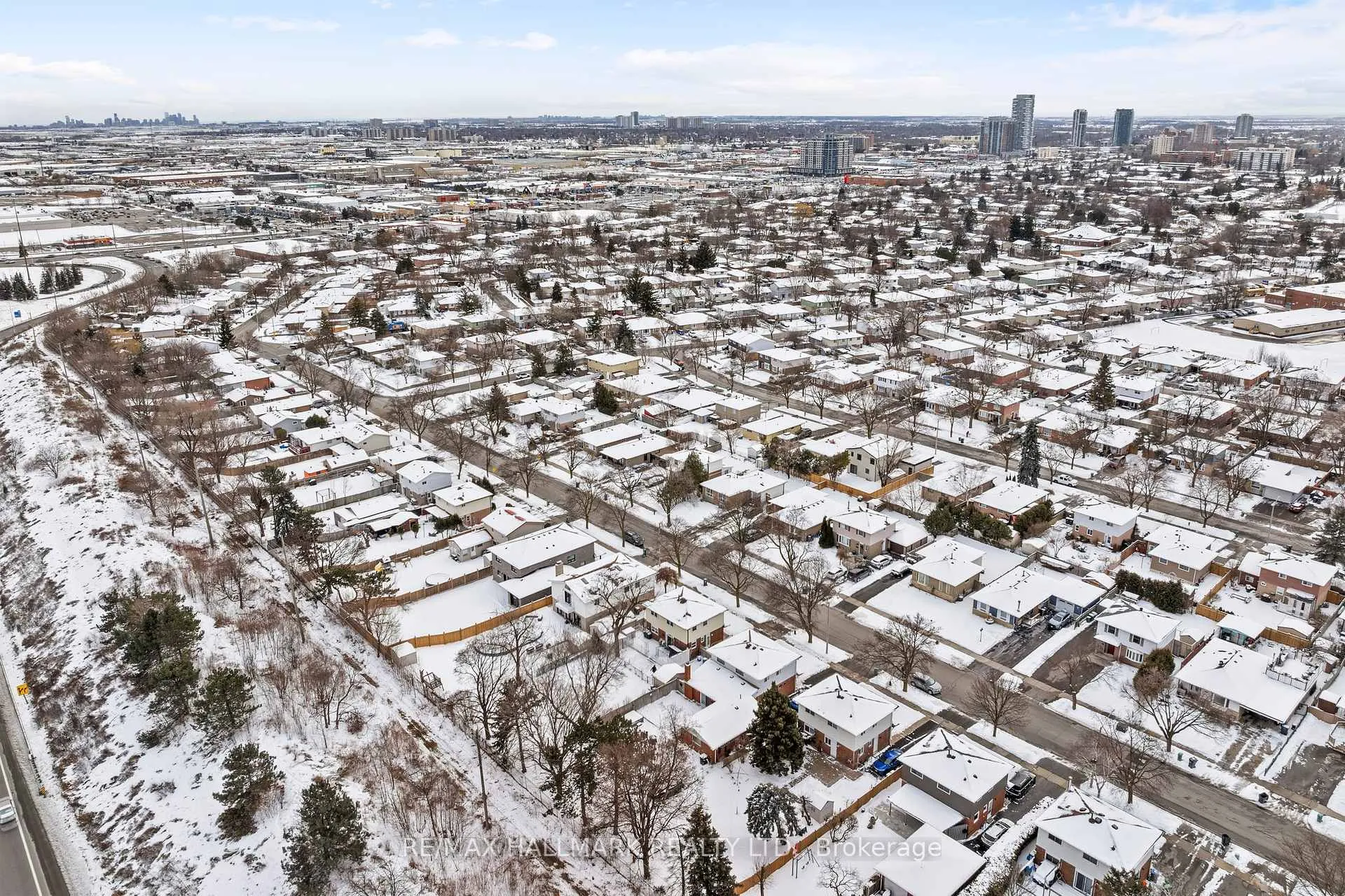 Photo 36 of 239 Archdekin Drive, Brampton, Madoc — HOMEH