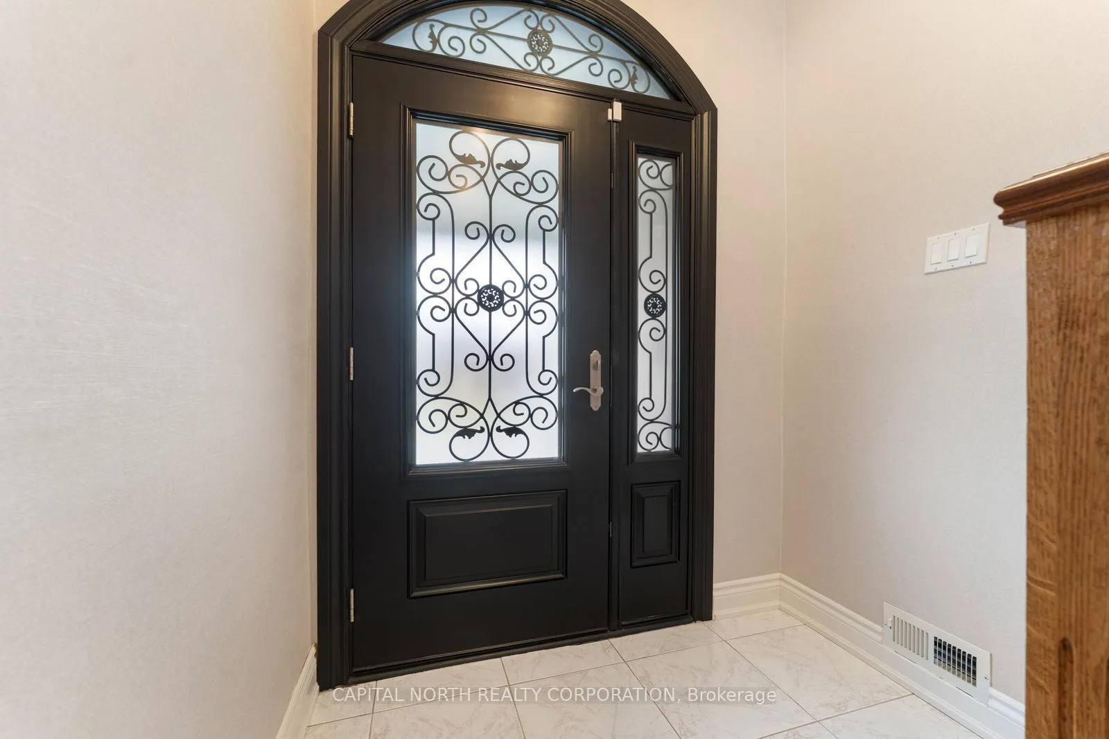 Photo 5 of 38 Macdougall Drive, Brampton, Central Park — HOMEH