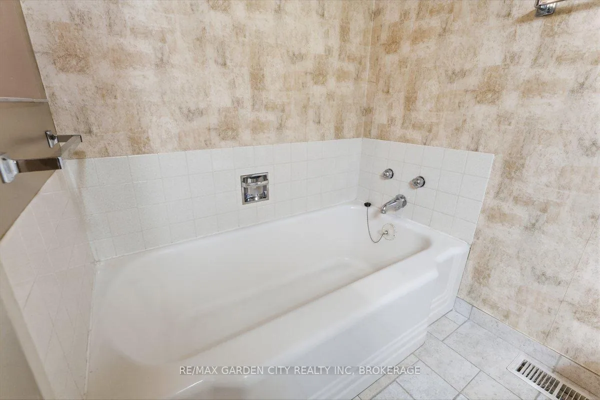 Photo 21 of 1509 Haist Street N, Pelham, Fonthill — HOMEH
