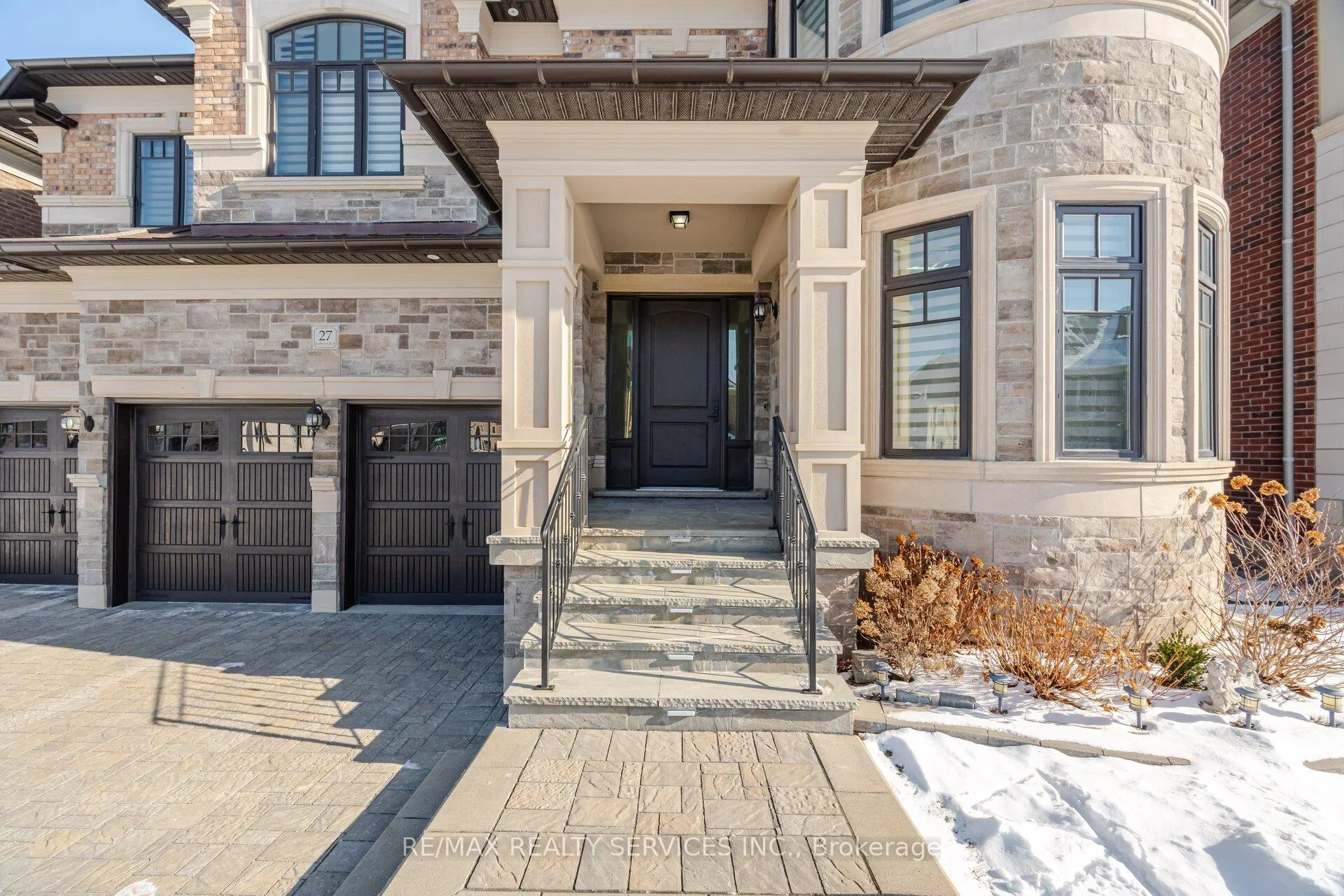 Photo 2 of 27 Endless Circle, Vaughan, Kleinburg — HOMEH