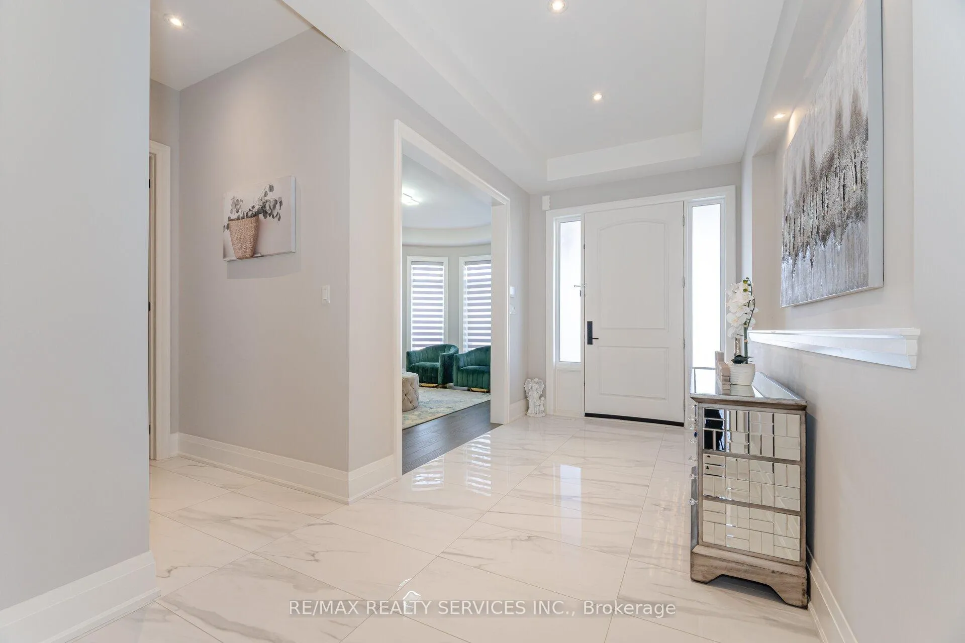 Photo 3 of 27 Endless Circle, Vaughan, Kleinburg — HOMEH