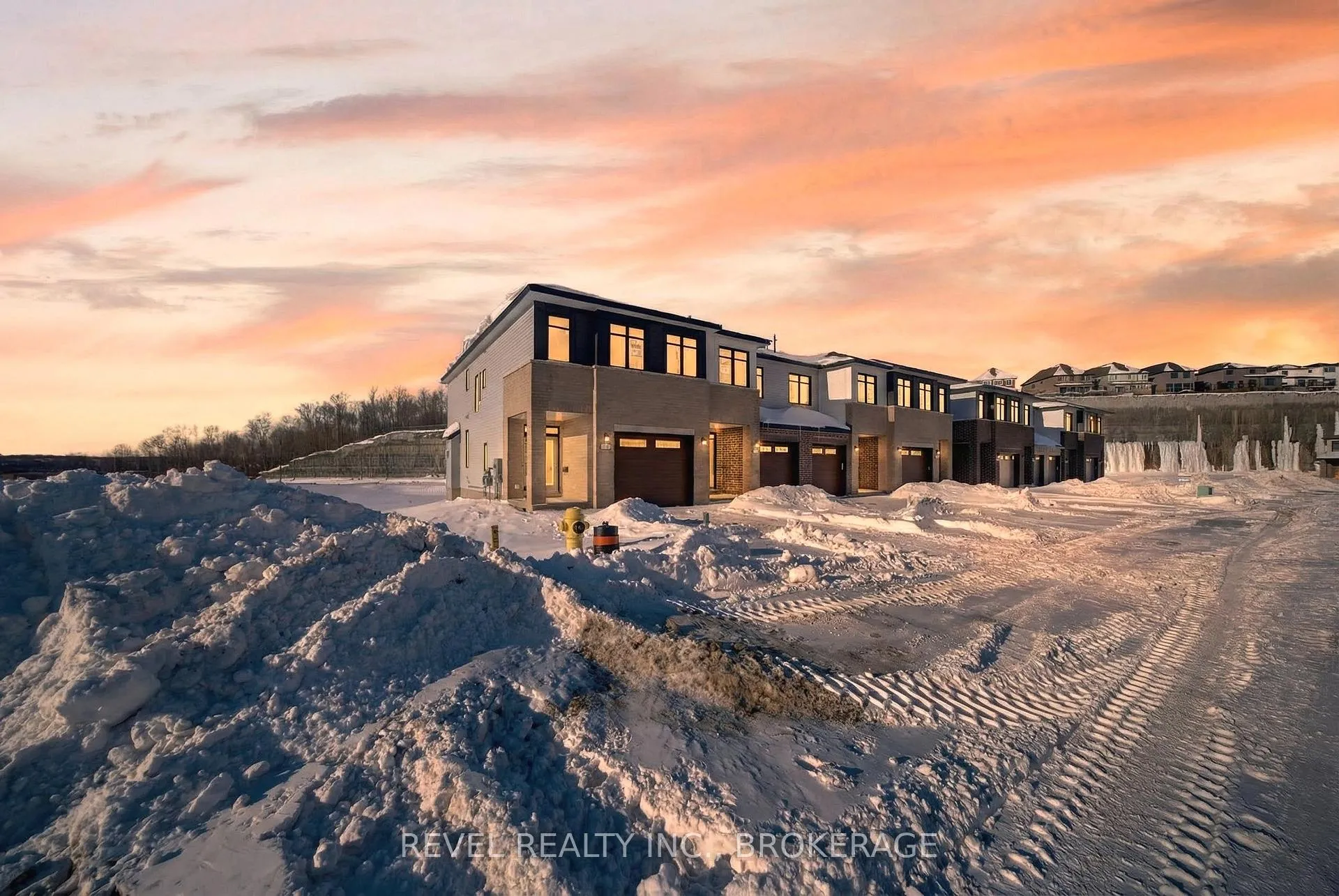 Photo 1 of 322 Dockside Drive, Kingston, Kingston East (Incl Barret Crt) — HOMEH