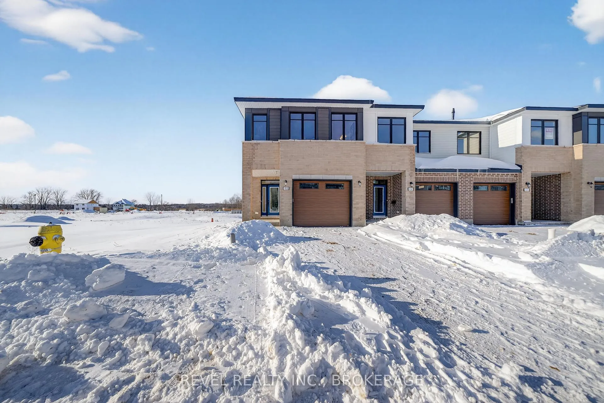 Photo 2 of 322 Dockside Drive, Kingston, Kingston East (Incl Barret Crt) — HOMEH