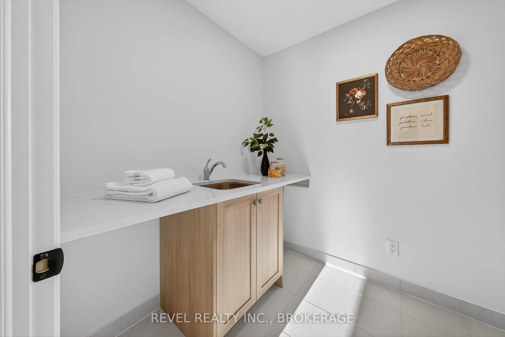 Photo 31 of 322 Dockside Drive, Kingston, Kingston East (Incl Barret Crt) — HOMEH