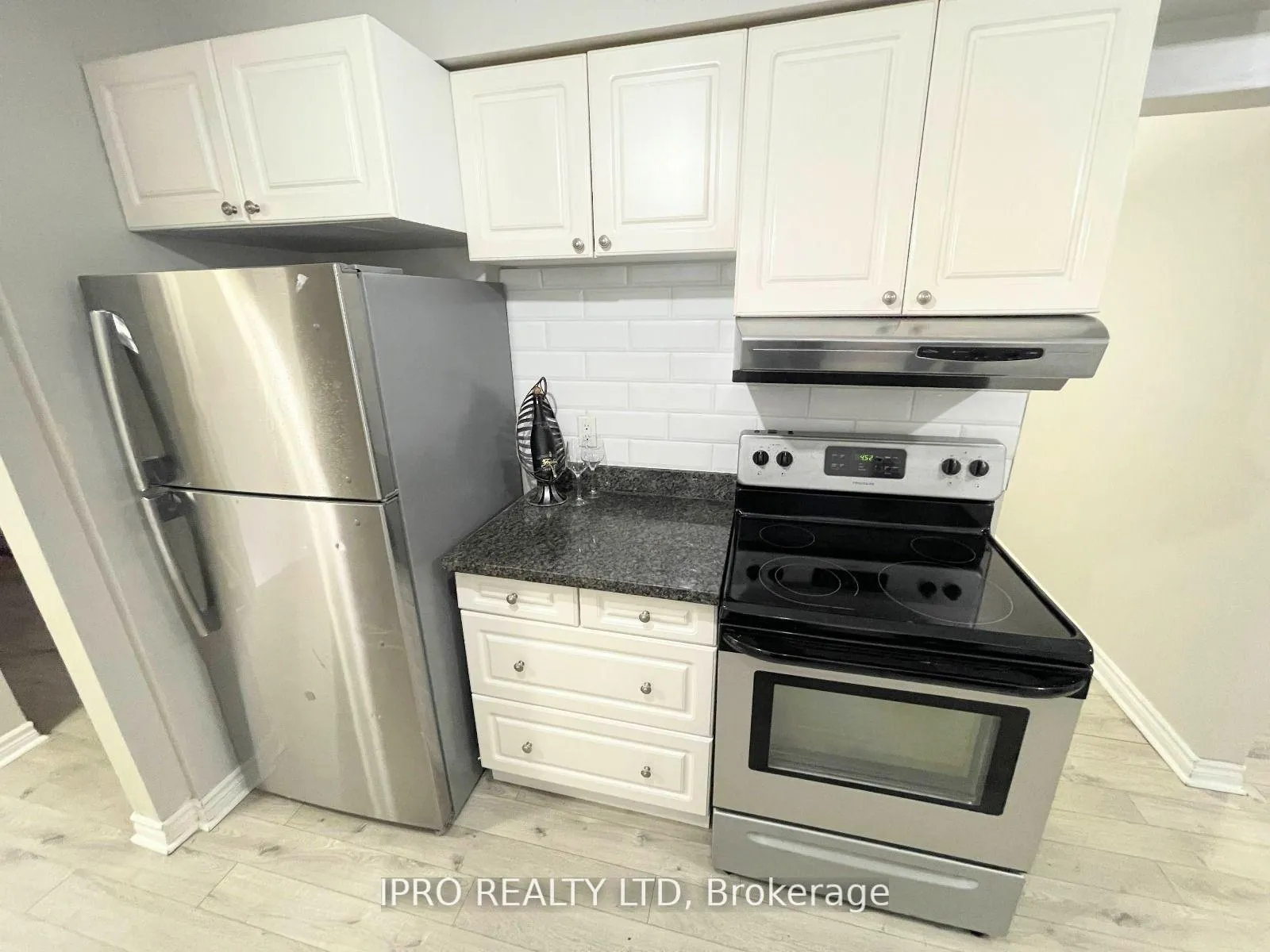 Photo 3 of 31 Carlton Road E, Barrie, Cundles East — HOMEH