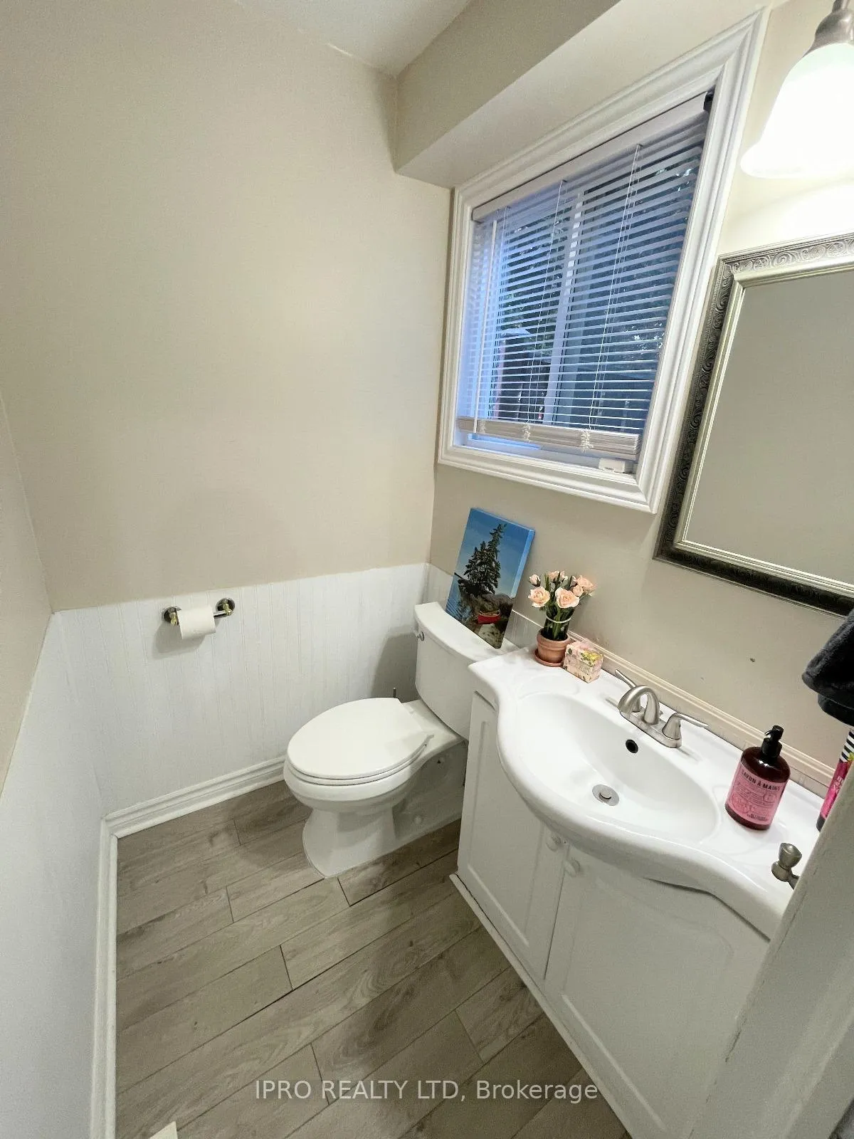 Photo 8 of 31 Carlton Road E, Barrie, Cundles East — HOMEH